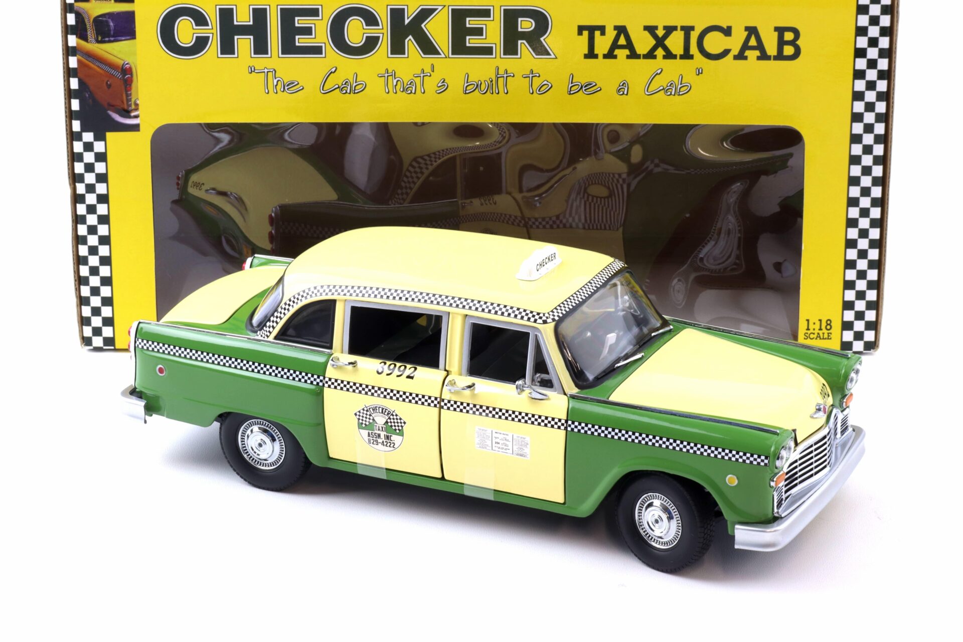 1:18 Sun Star 1981 Chicago Checker Cab Taxi Assn. Inc. green/ beige