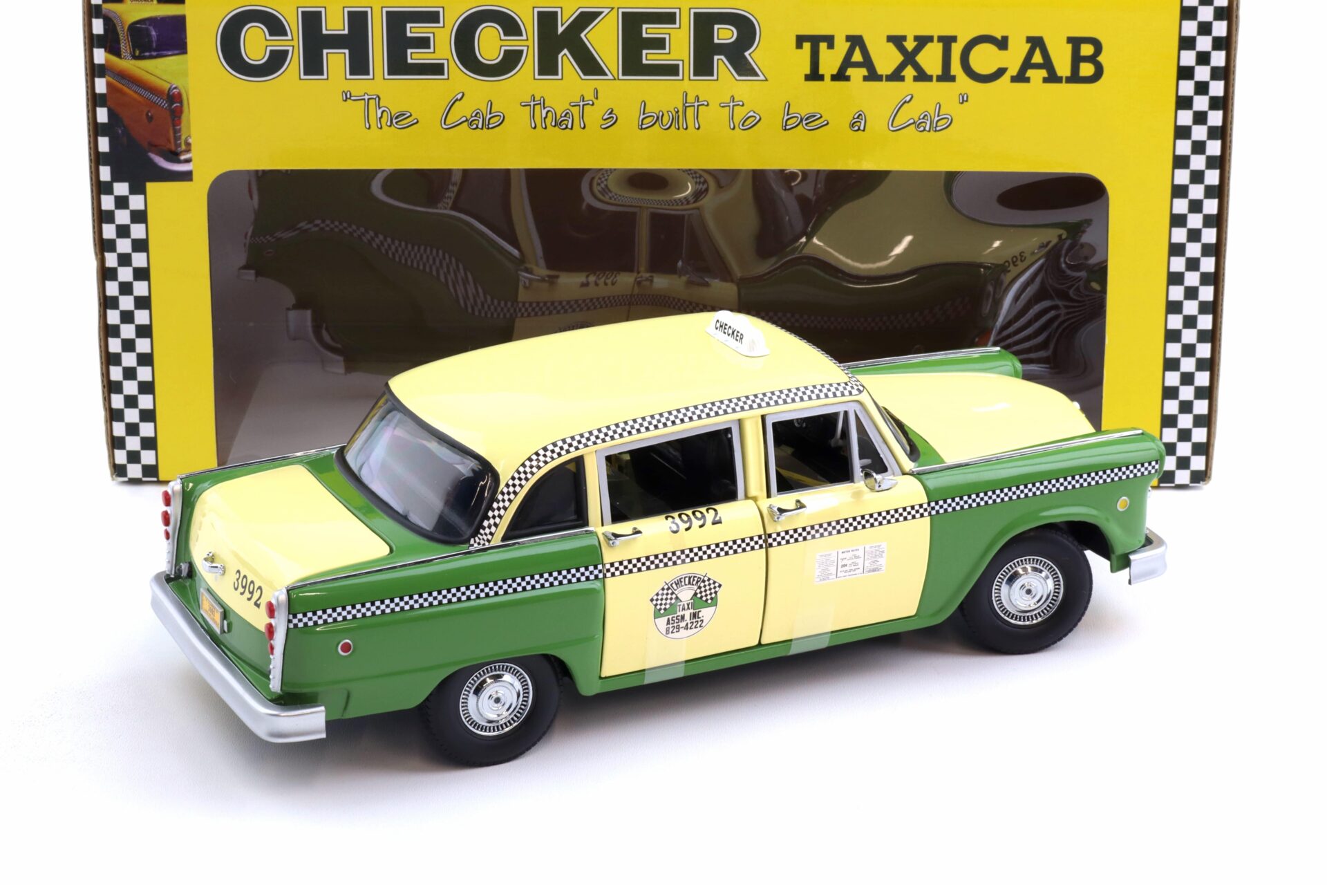1:18 Sun Star 1981 Chicago Checker Cab Taxi Assn. Inc. green/ beige