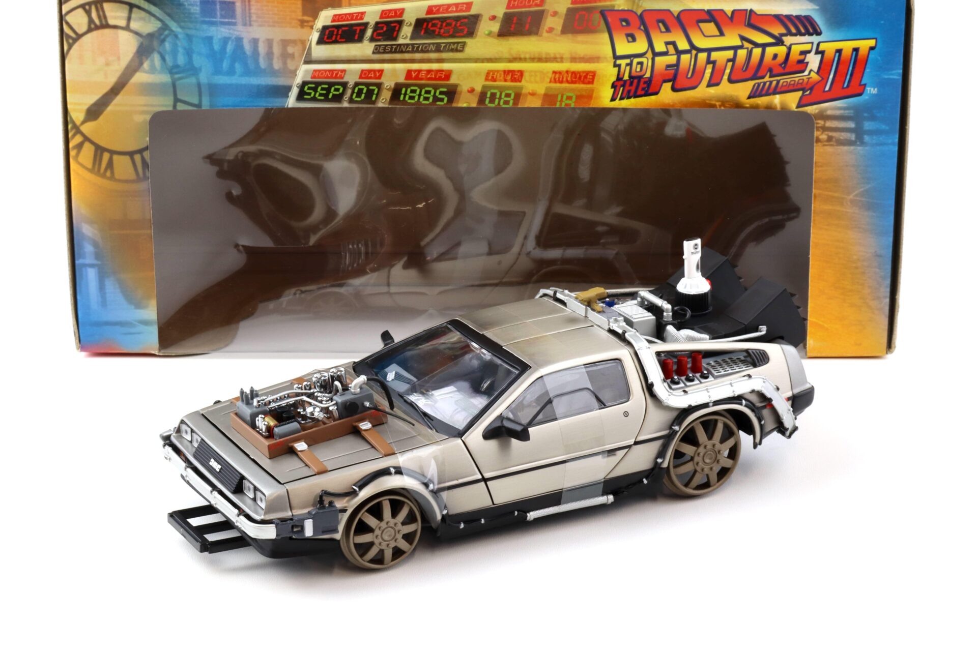 1:18 Sun Star Delorean DMC-12 Time Machine Back to the Future III Rail Version