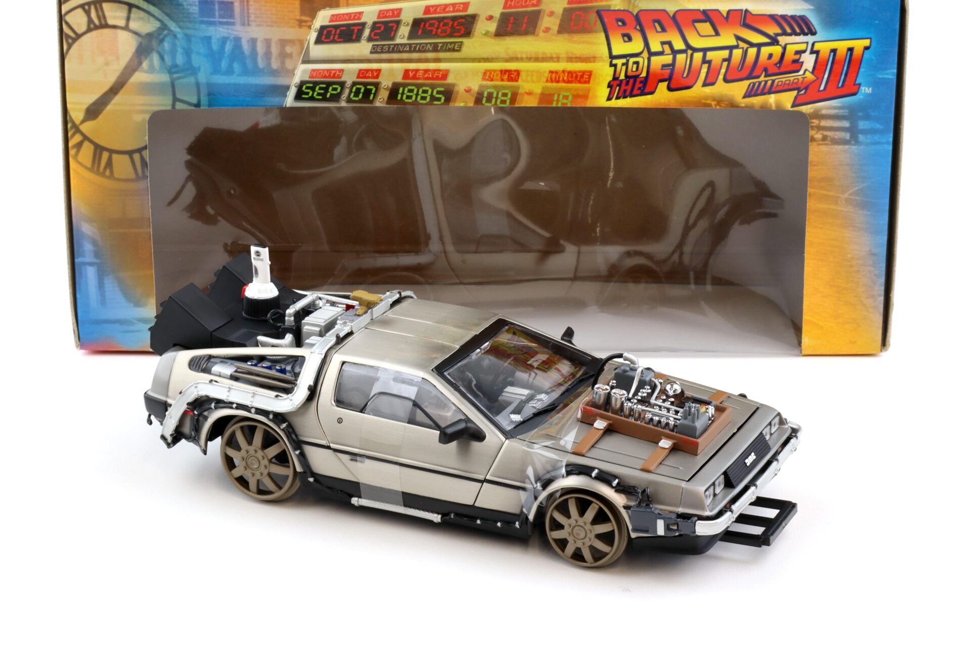 1:18 Sun Star Delorean DMC-12 Time Machine Back to the Future III Rail Version