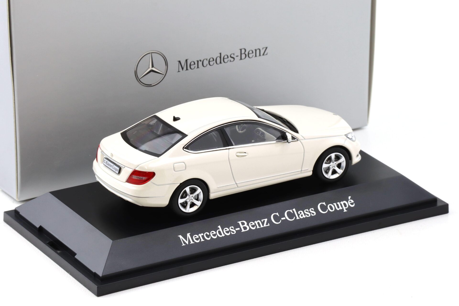 1:43 Norev Mercedes C-Klasse Coupe W204 Diamond white 2011 DEALER VERSION