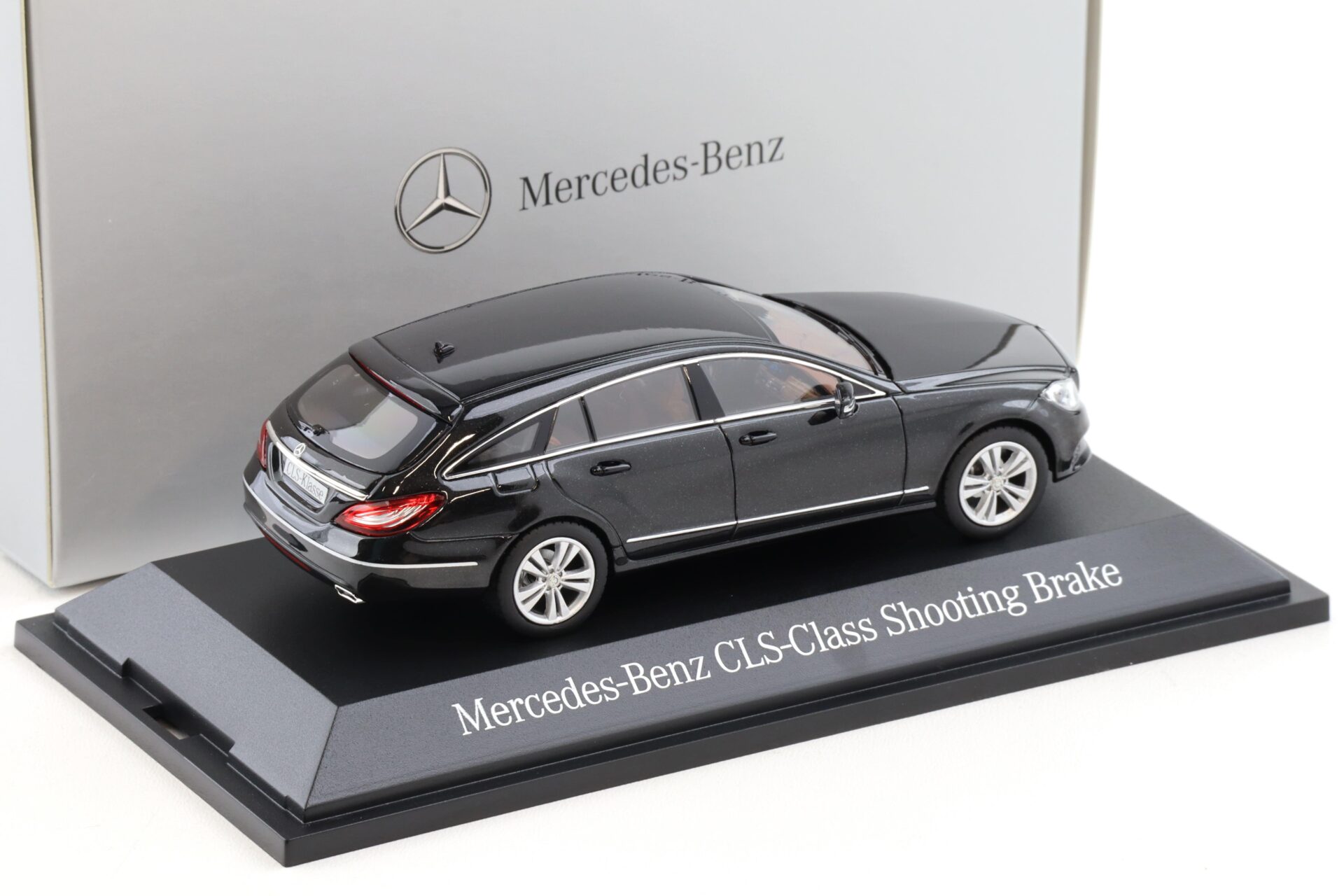 1:43 Norev Mercedes CLS Shooting Brake X218 obsidian black 2012 DEALER VERSION