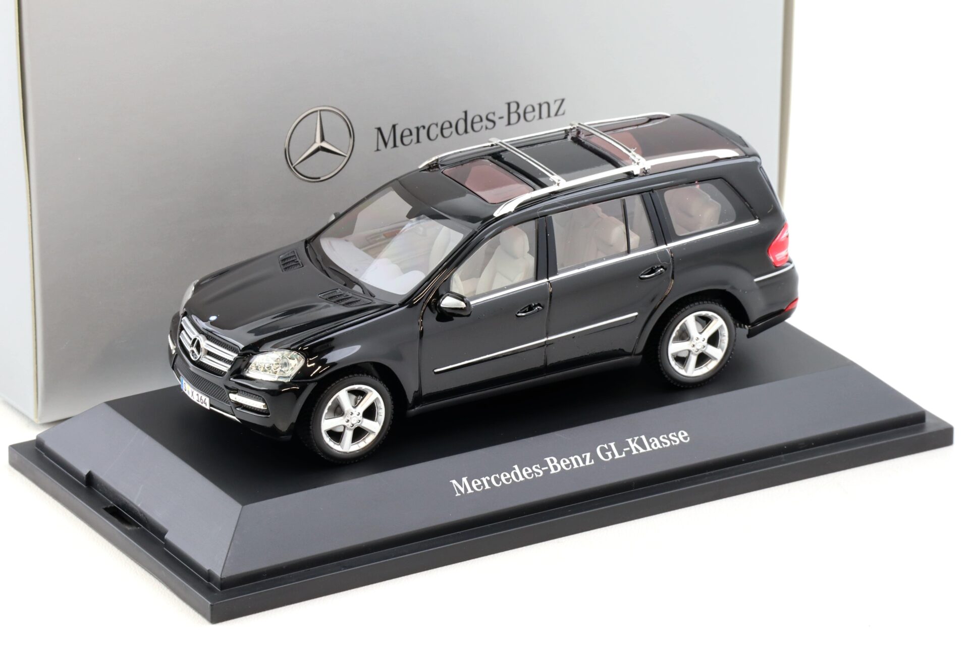 1:43 Minichamps Mercedes GL-Klasse X164 Facelift 2009 black DEALER VERSION