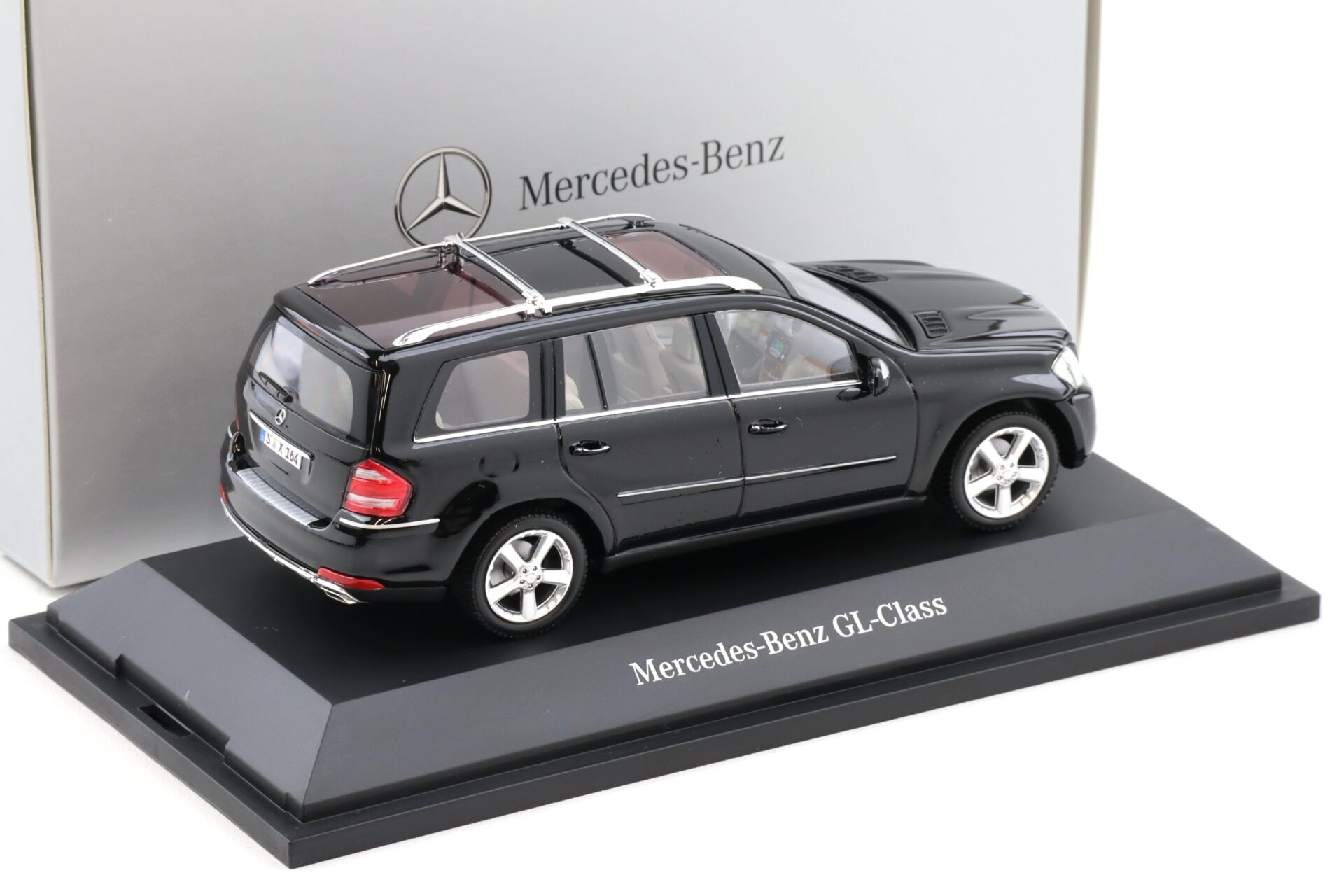 1:43 Minichamps Mercedes GL-Klasse X164 Facelift 2009 black DEALER VERSION