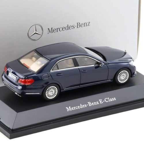 1:43 Kyosho Mercedes E-Klasse Limousine W212 canvasit blue 2013 DEALER VERSION