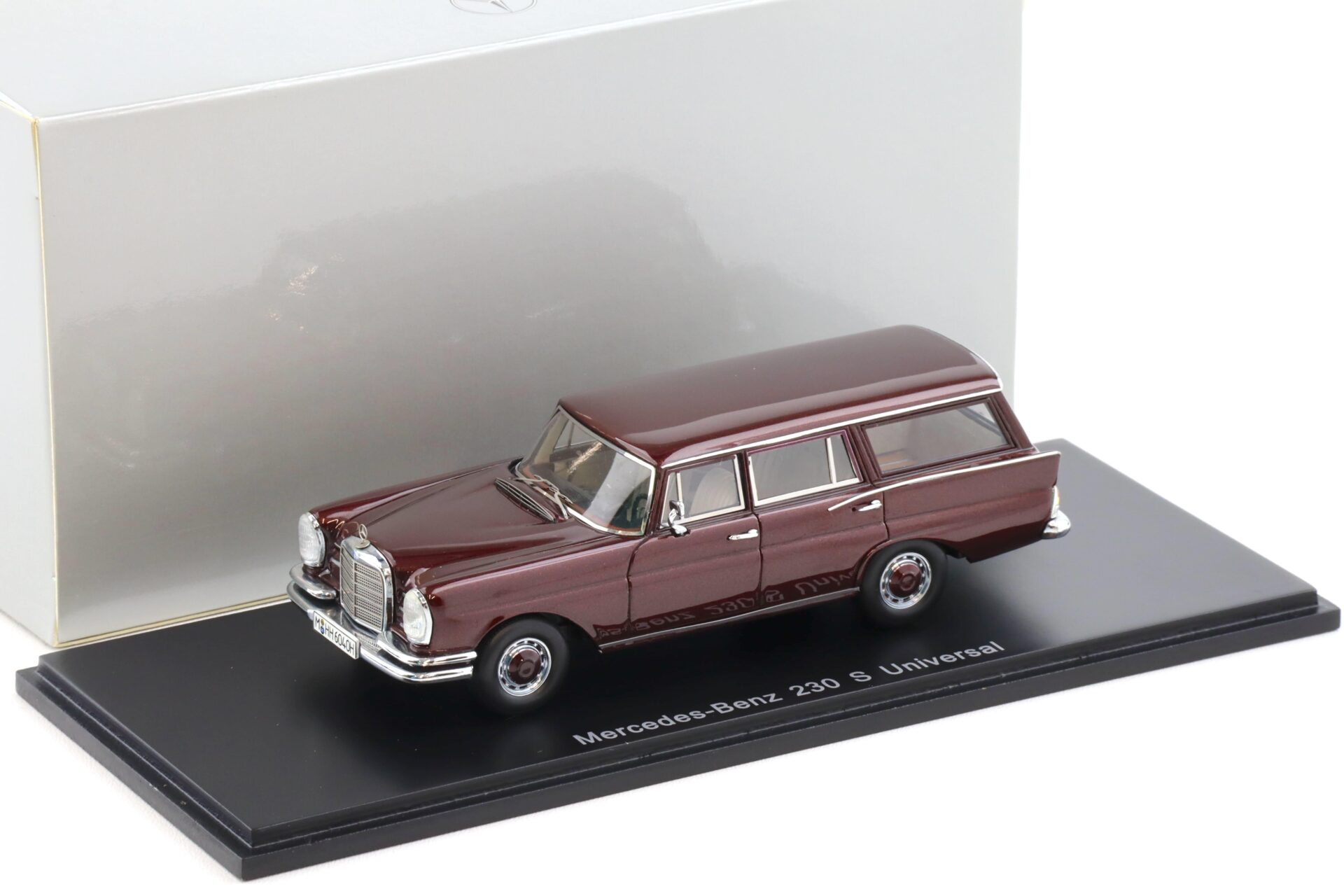 1:43 Spark Mercedes 230 S Universal dark red Classic Collection