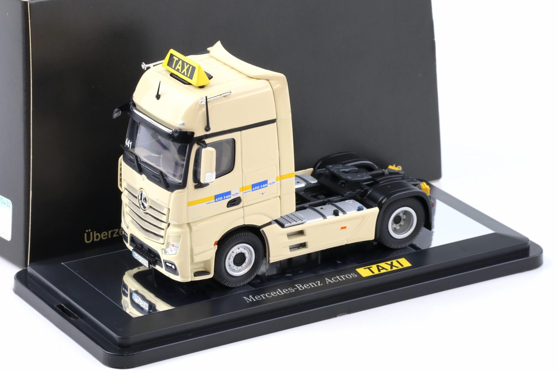 1:50 NZG Mercedes Actros TAXI IAA 2012 beige Limited DEALER VERSION
