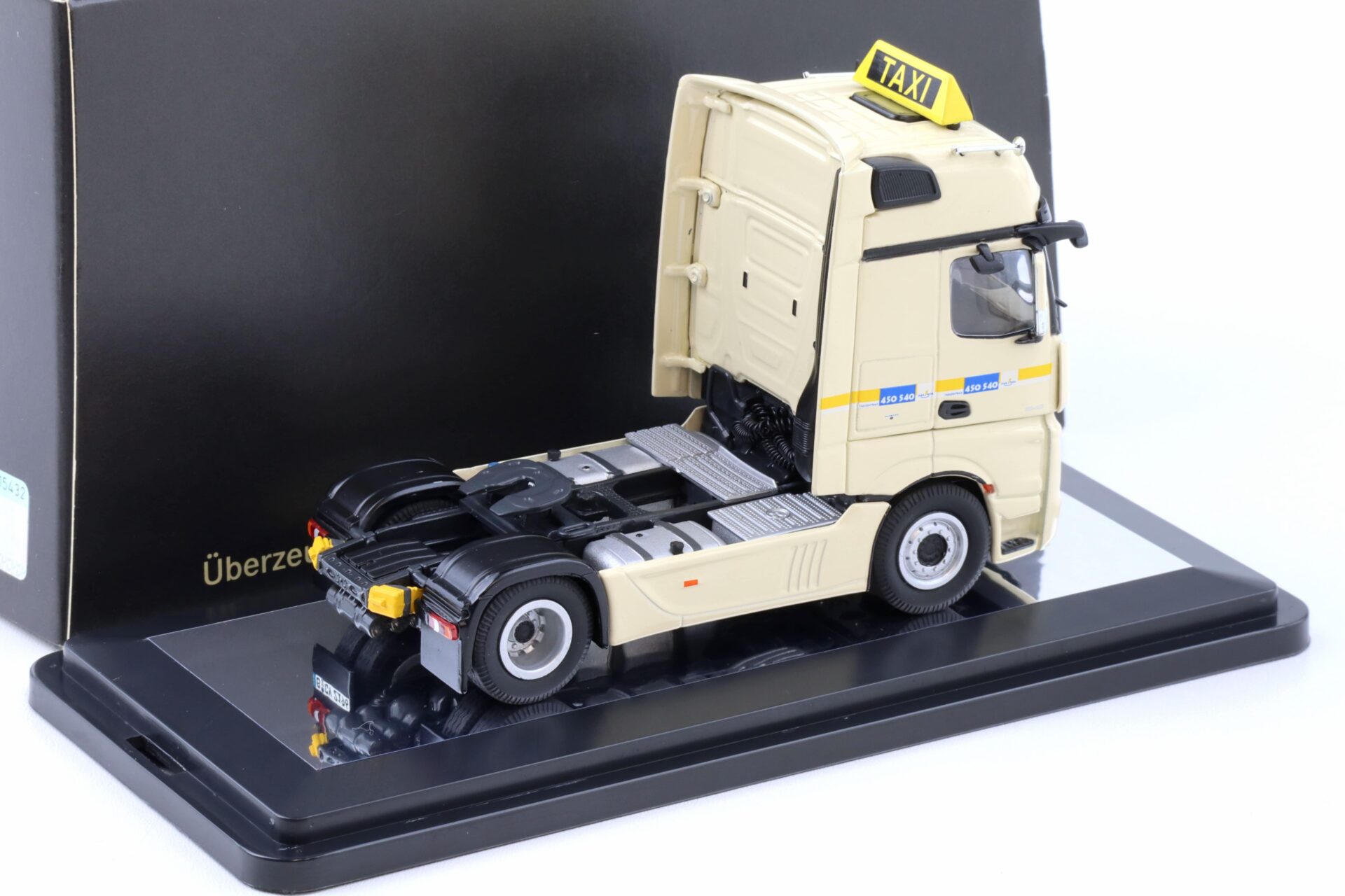 1:50 NZG Mercedes Actros TAXI IAA 2012 beige Limited DEALER VERSION