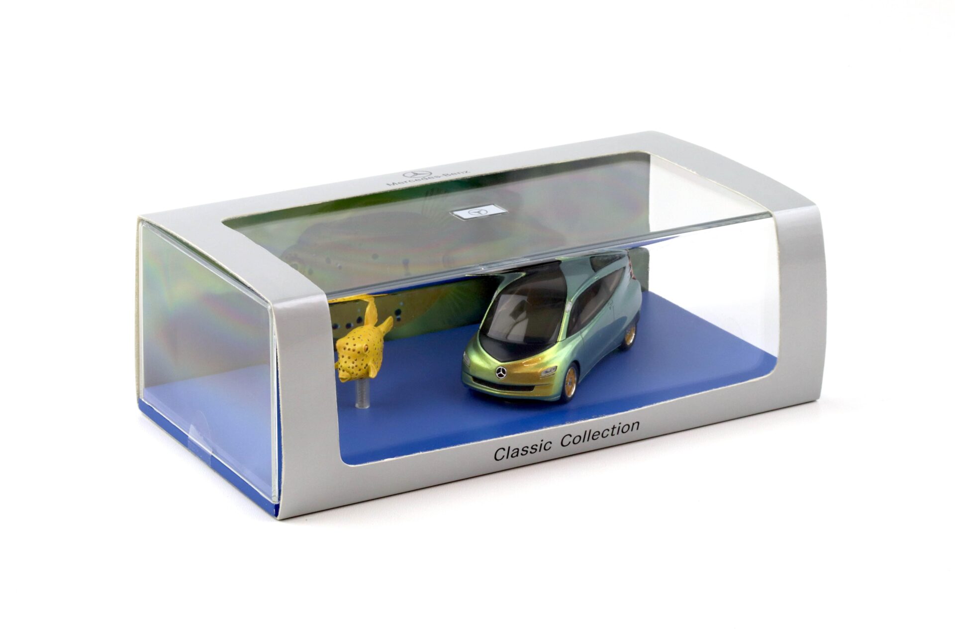 1:43 Spark Mercedes Bionic Car with Fish Set 2007 Classic Collection