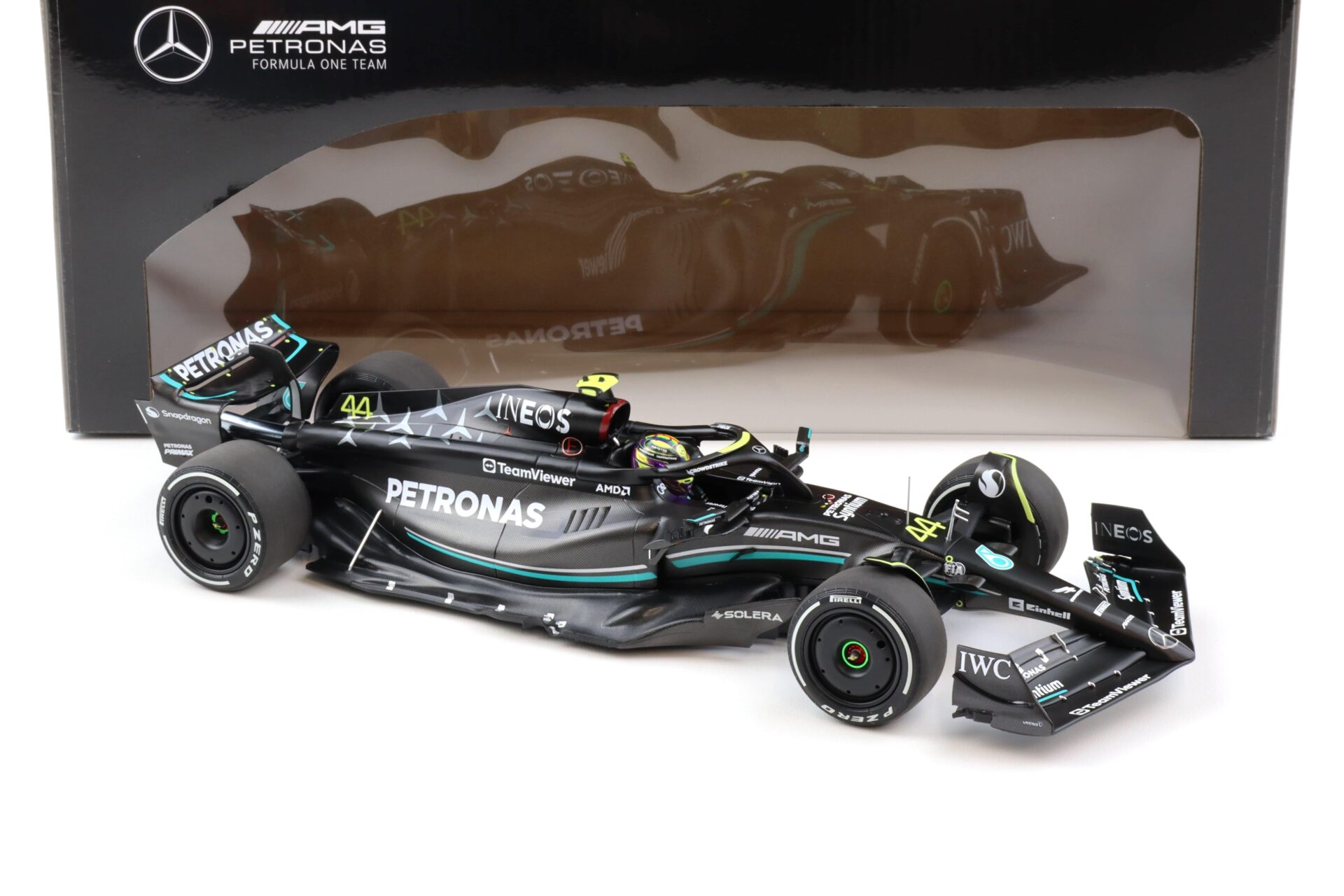 1:18 Minichamps Mercedes AMG Petronas F1 W14 Bahrain GP 2023 Lewis Hamilton