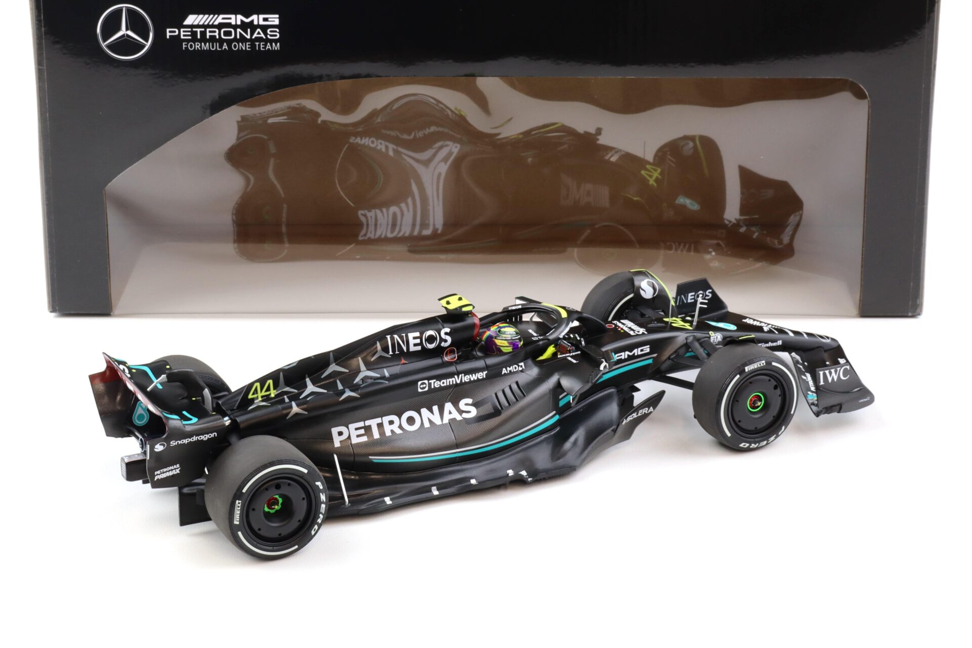 1:18 Minichamps Mercedes AMG Petronas F1 W14 Bahrain GP 2023 Lewis Hamilton