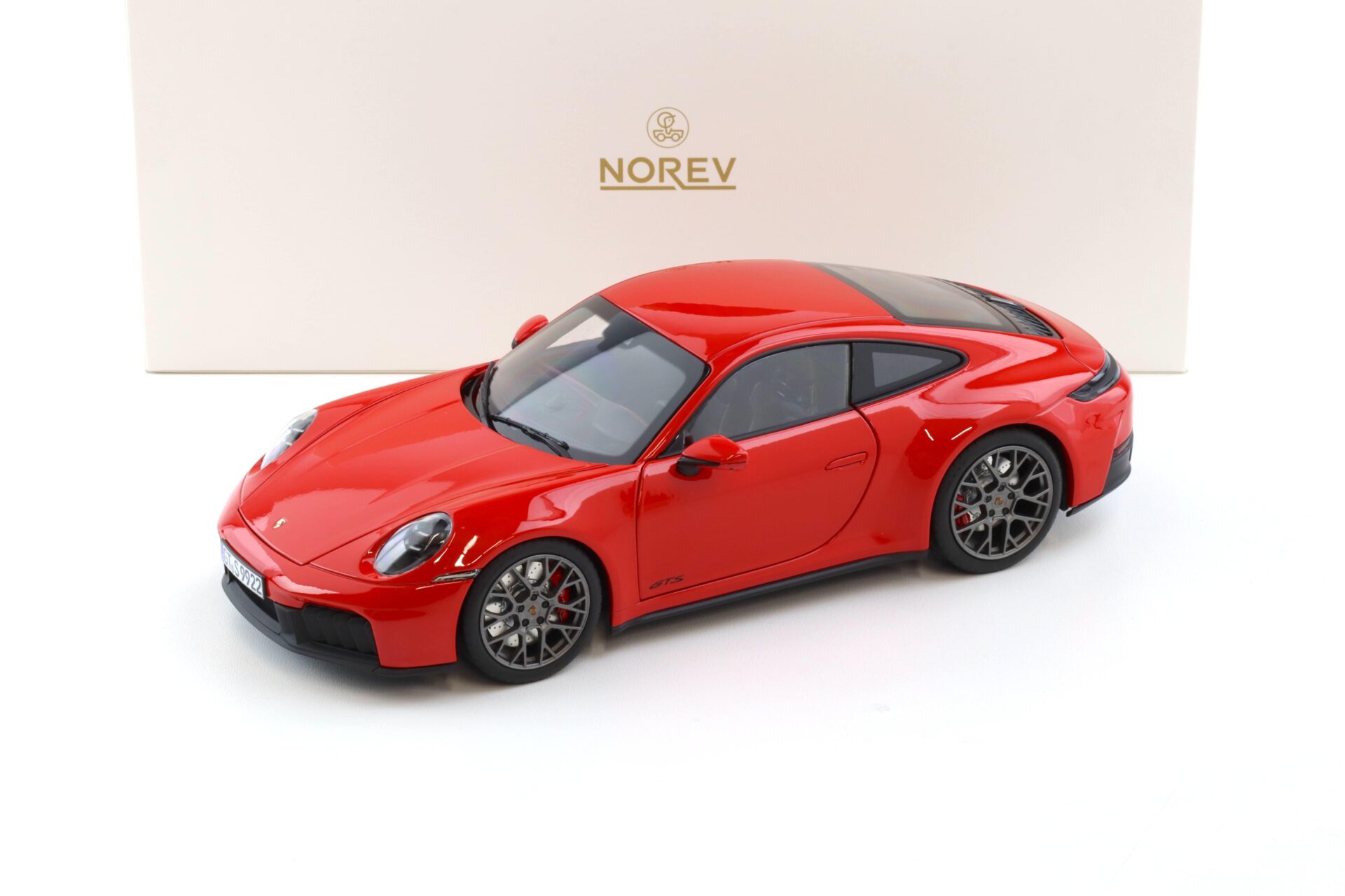 1:18 Norev Porsche 911 992.2 Carrera 4 GTS Coupe 2024 Guards red