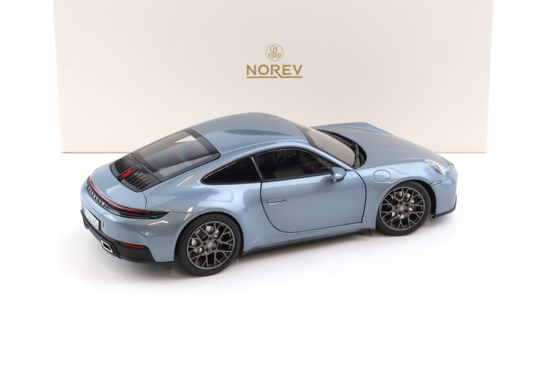 1:18 Norev Porsche 911 992.2 Carrera Coupe 964 Polar silver metallic 2024