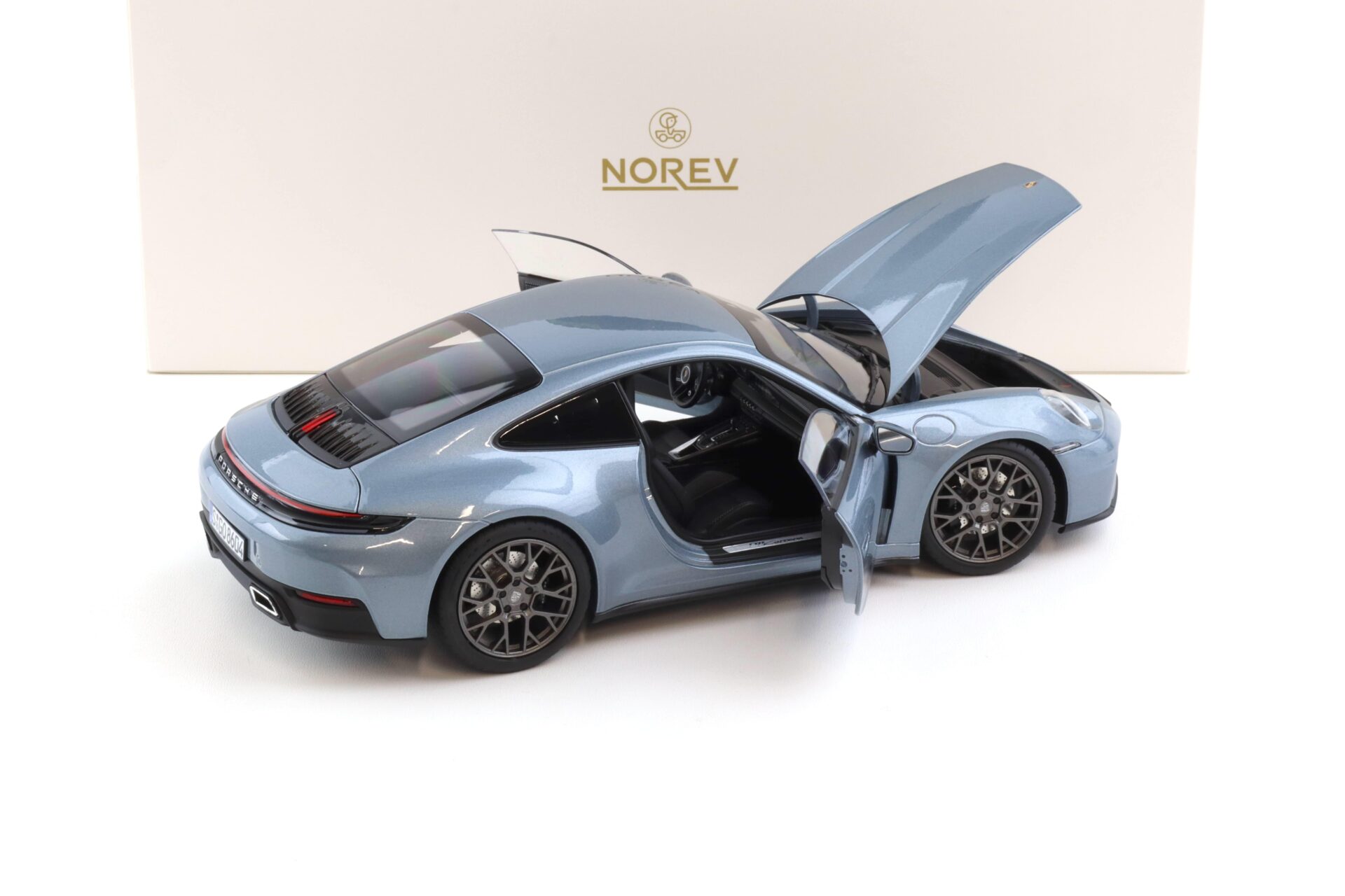 1:18 Norev Porsche 911 992.2 Carrera Coupe 964 Polar silver metallic 2024
