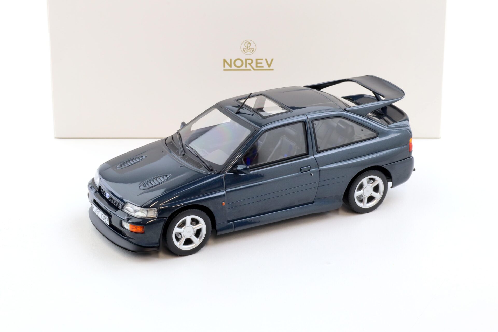 1:18 Norev Ford Escort Cosworth 1992 Mallard green metallic