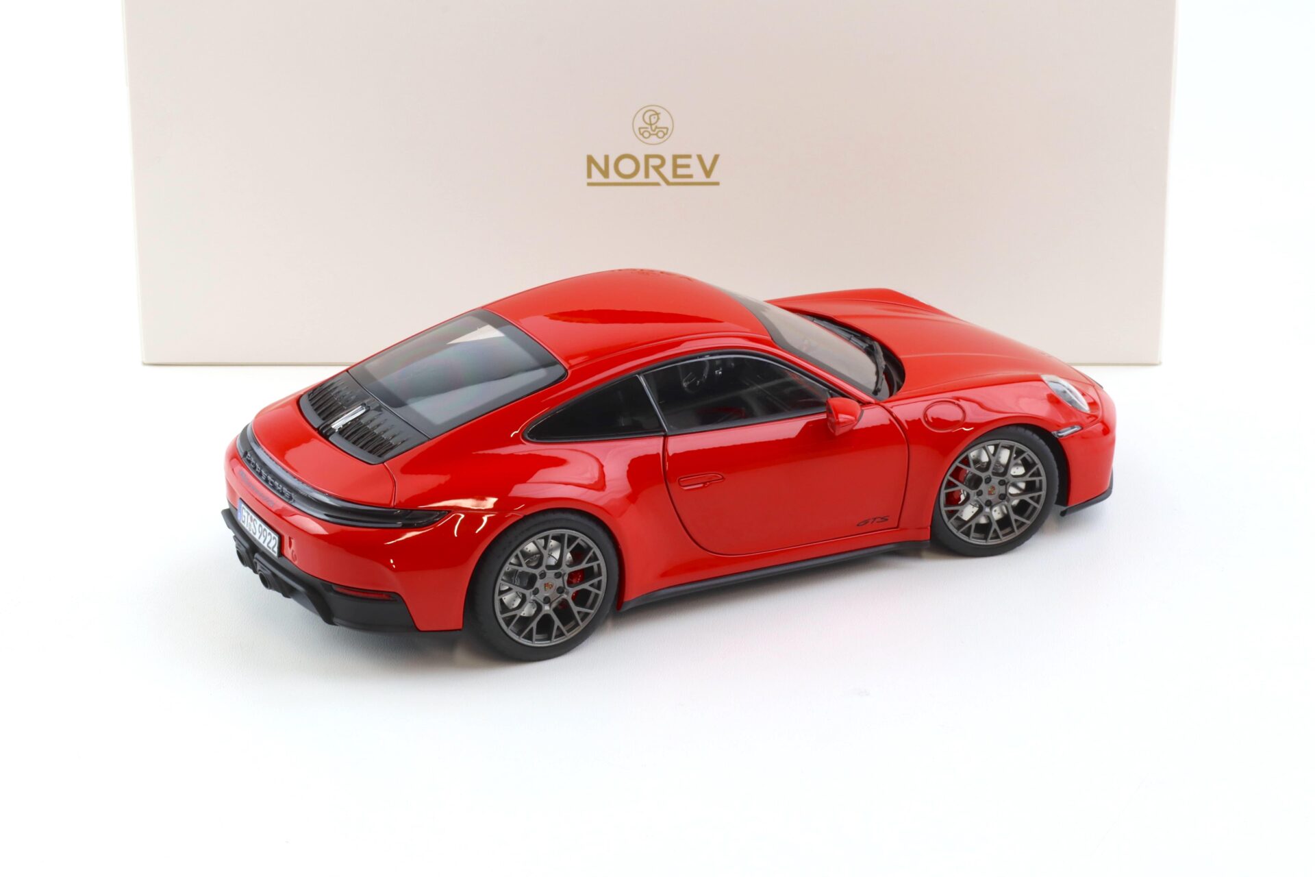 1:18 Norev Porsche 911 992.2 Carrera 4 GTS Coupe 2024 Guards red