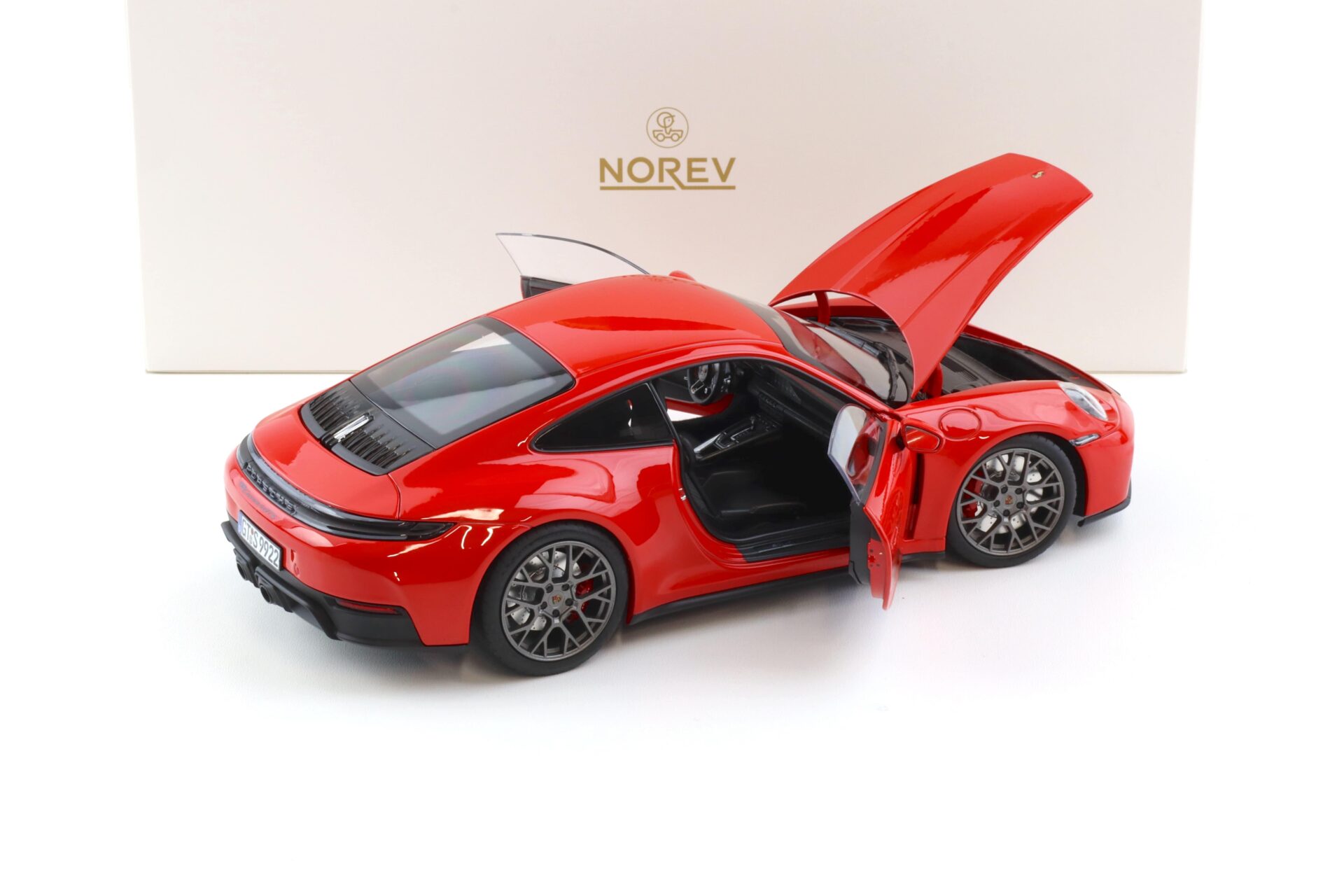 1:18 Norev Porsche 911 992.2 Carrera 4 GTS Coupe 2024 Guards red