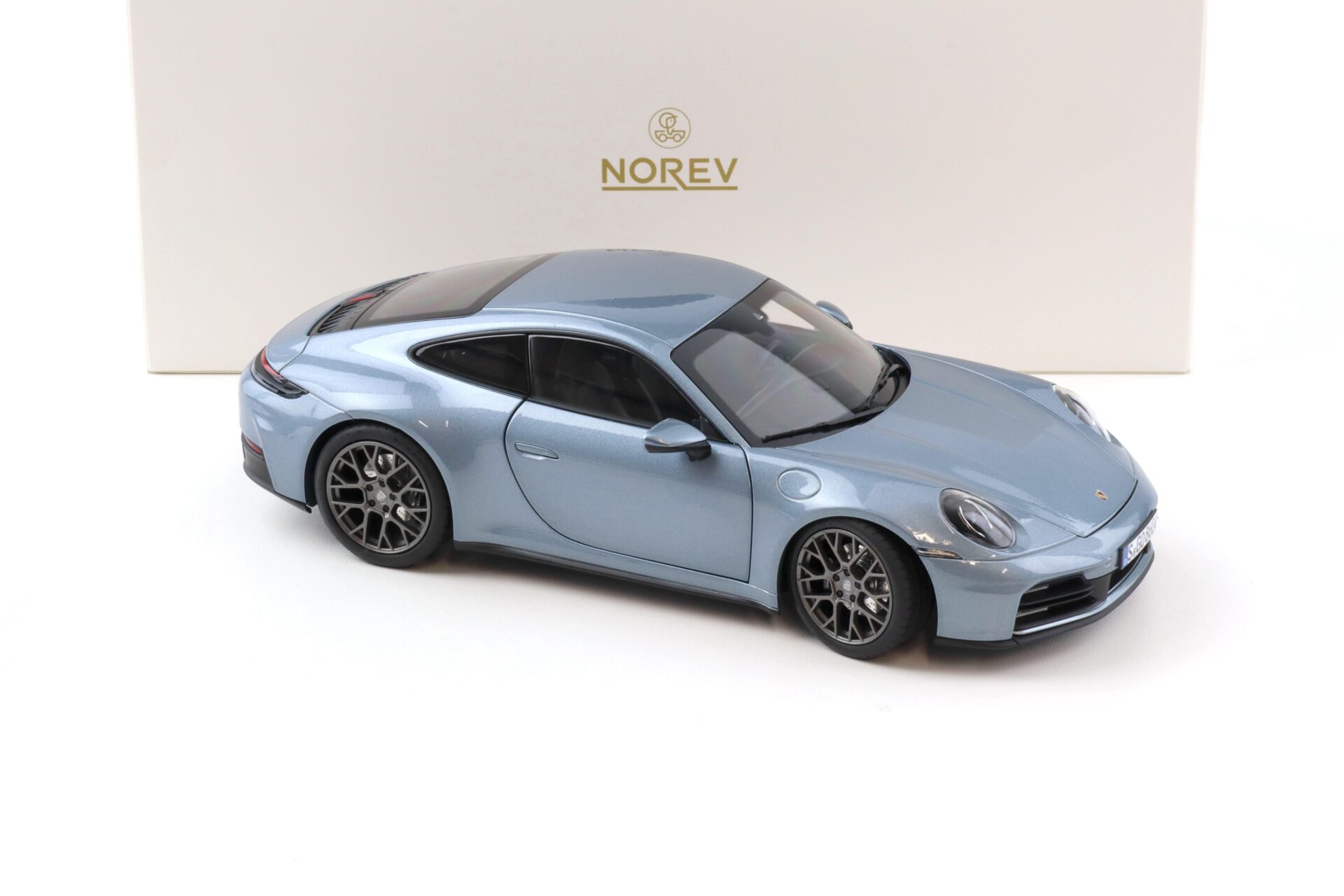1:18 Norev Porsche 911 992.2 Carrera Coupe 964 Polar silver metallic 2024