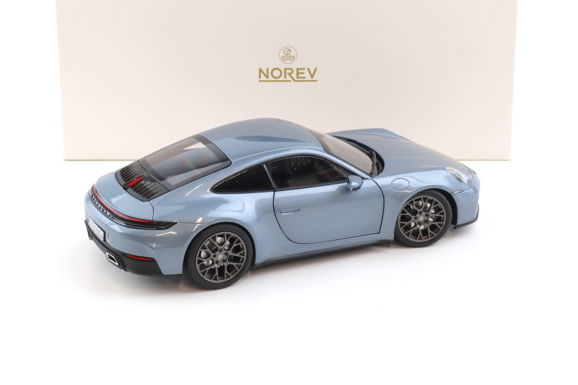 1:18 Norev Porsche 911 992.2 Carrera Coupe 964 Polar silver metallic 2024