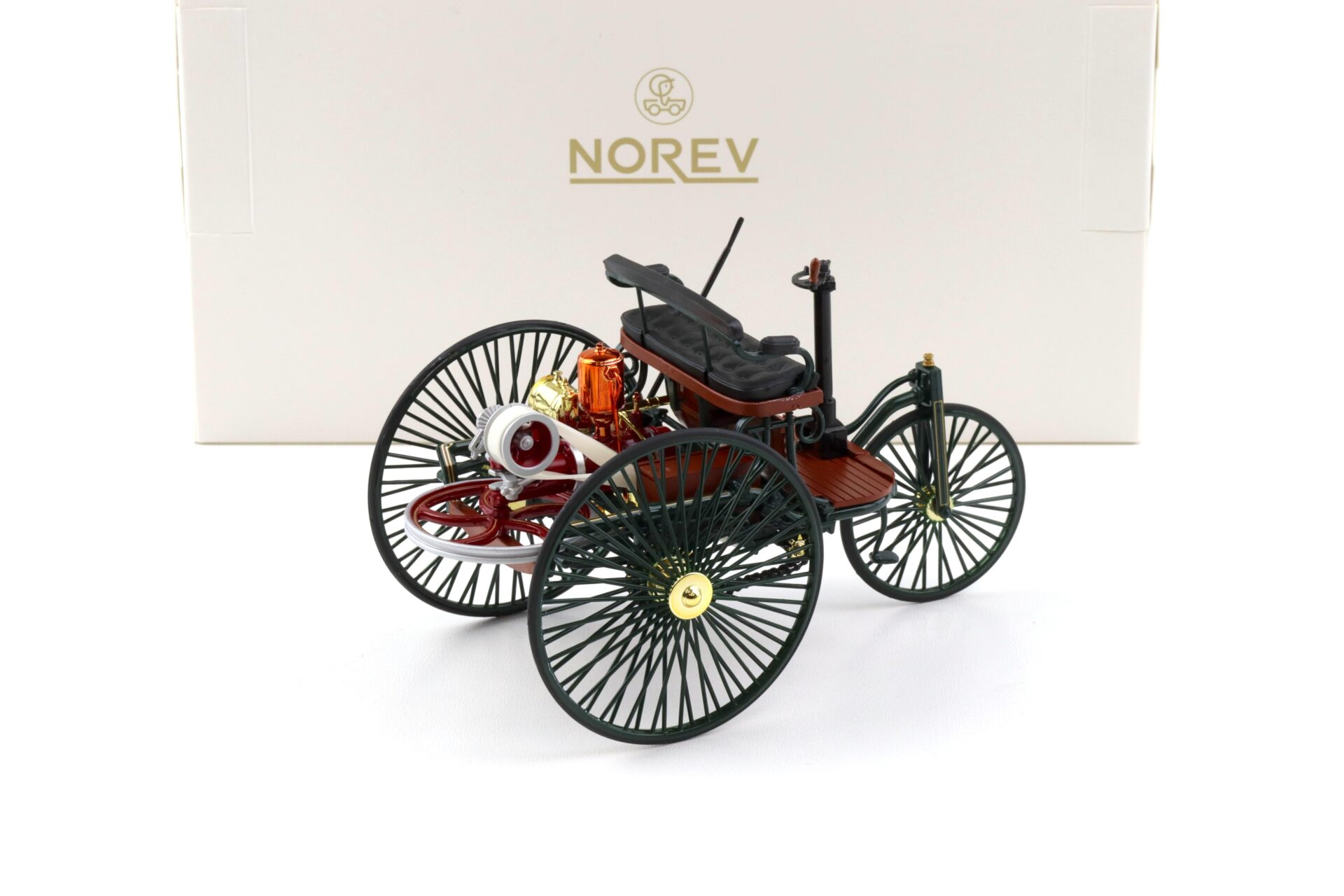 1:18 Norev Mercedes Daimler Patent-Motorwagen 1886 green 183701