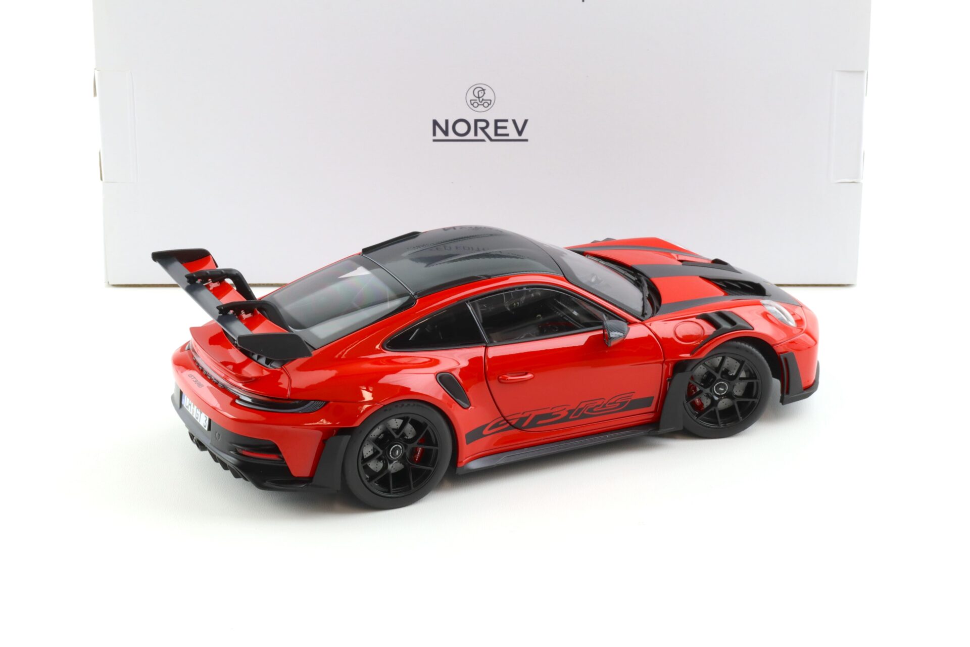 1:18 Norev Porsche 911 (992) GT3 RS Weissach Package 2022 Indisch red/ black wheels