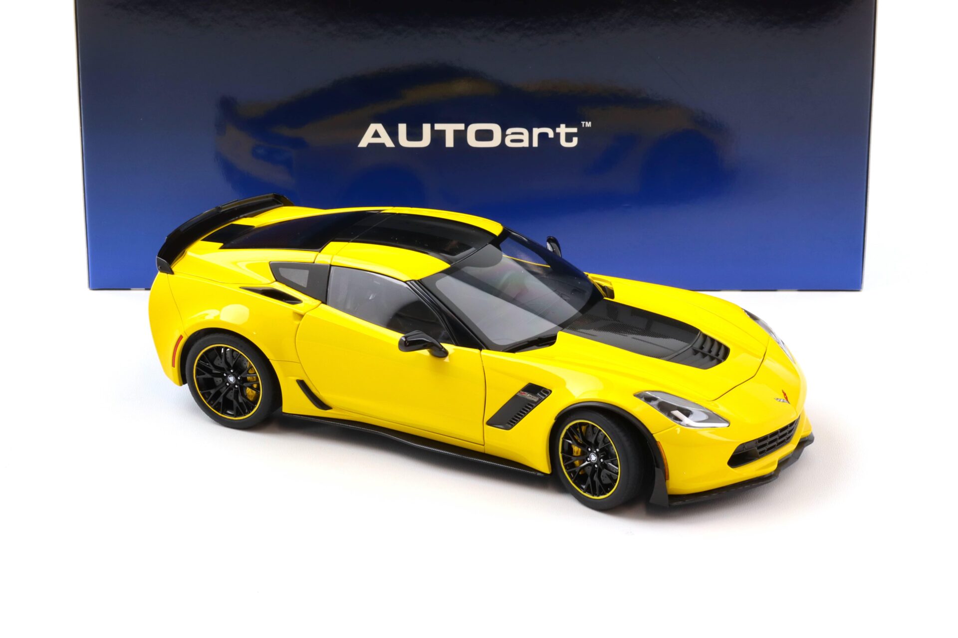 1:18 AUTOart Chevrolet Corvette C7 Z06 C7R Edition Corvette Racing yellow 71260