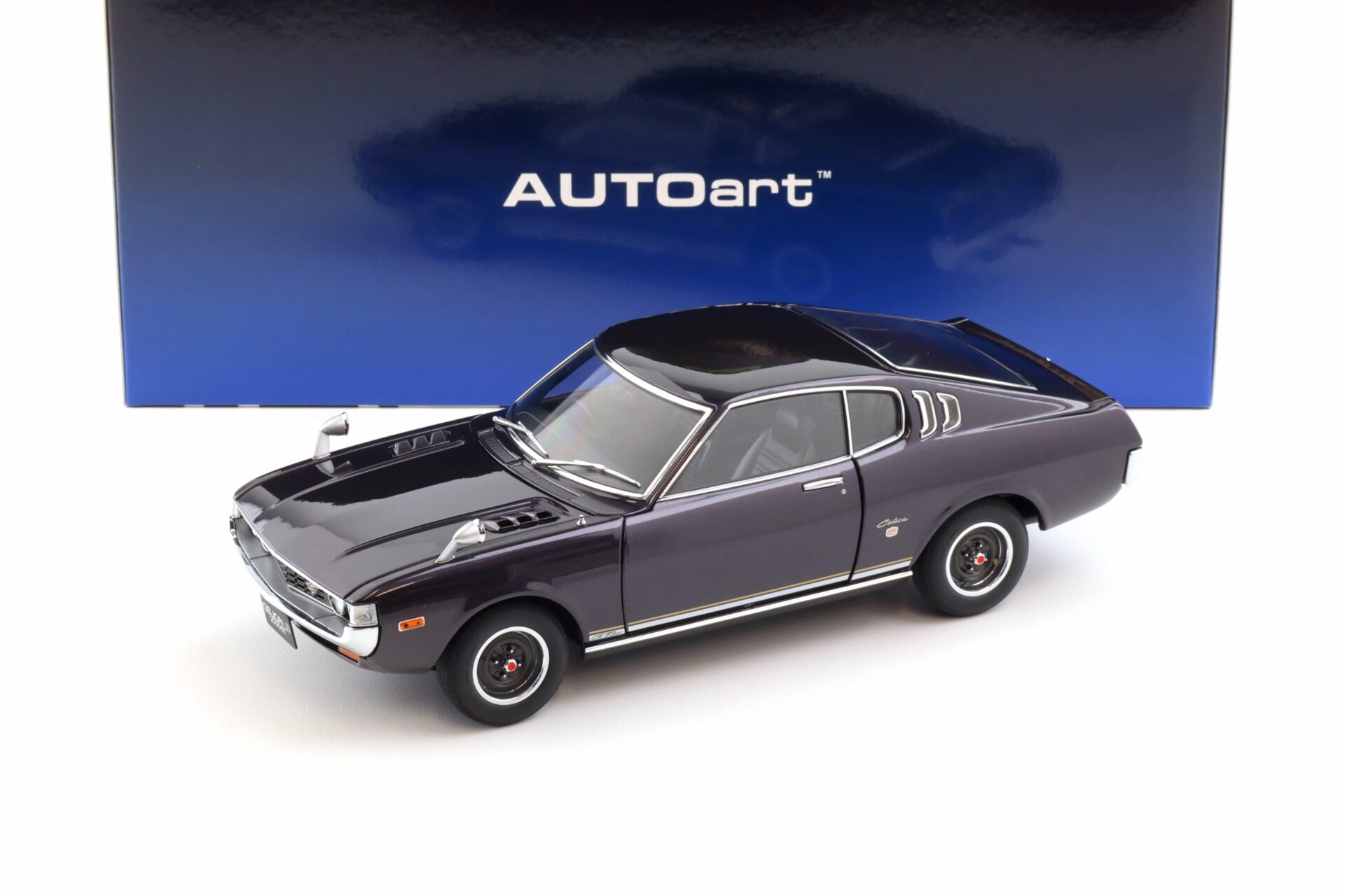 1:18 AUTOart Toyota Celica Liftback 2000 GT (RA25) 1973 dark purple metallic
