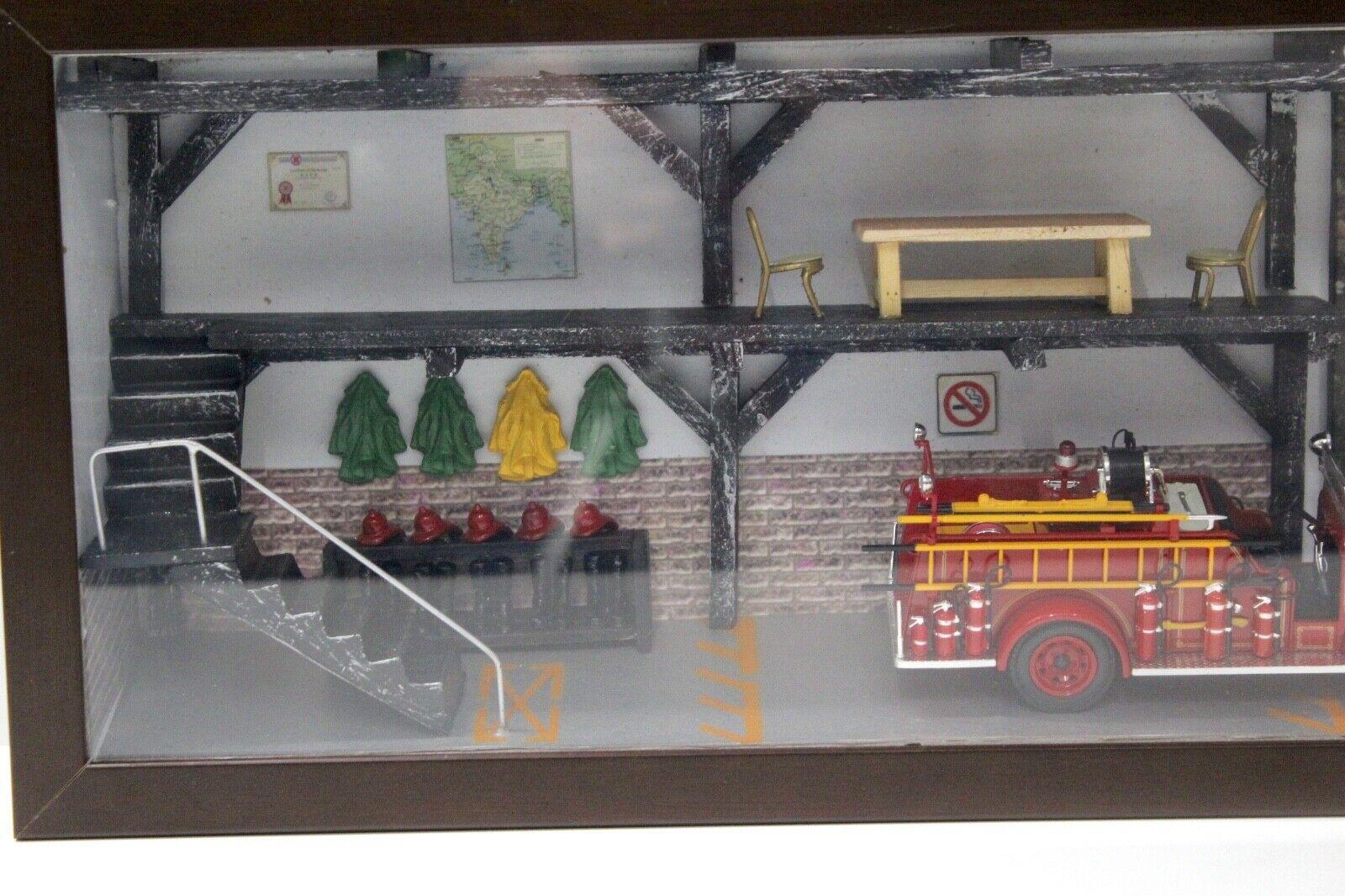 1:50 Signature 1941 GMC Fire Truck Diorama Set DETROIT