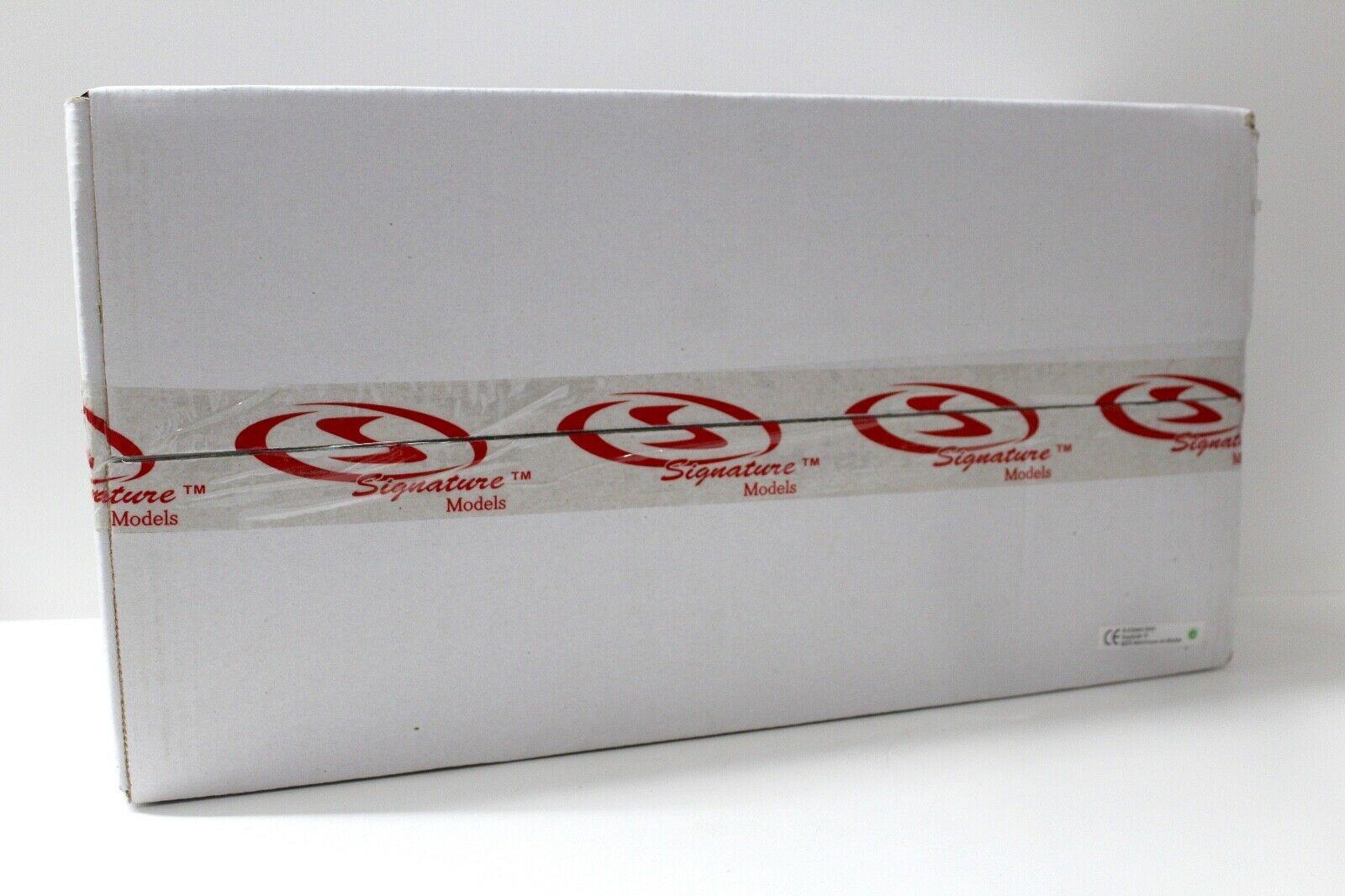 1:50 Signature 1941 GMC Fire Truck Diorama Set DETROIT