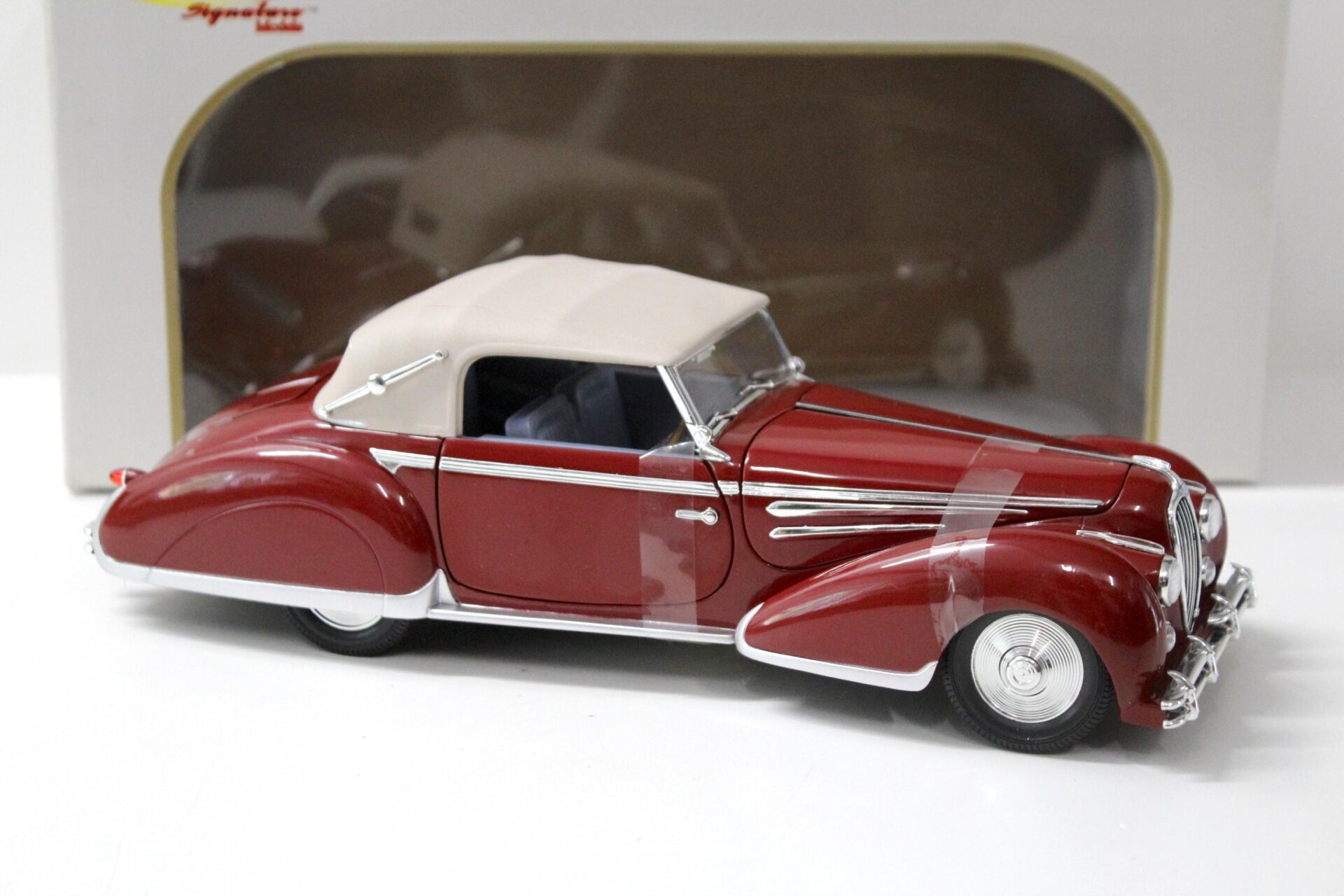 1:18 Signature Models 1947 Delahaye 135M dark red