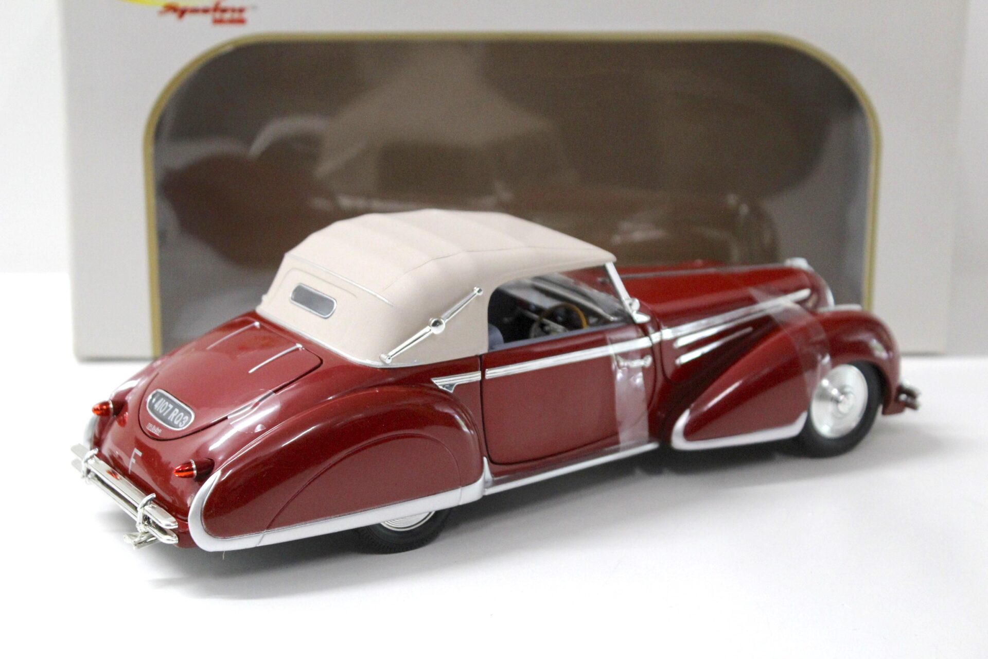 1:18 Signature Models 1947 Delahaye 135M dark red