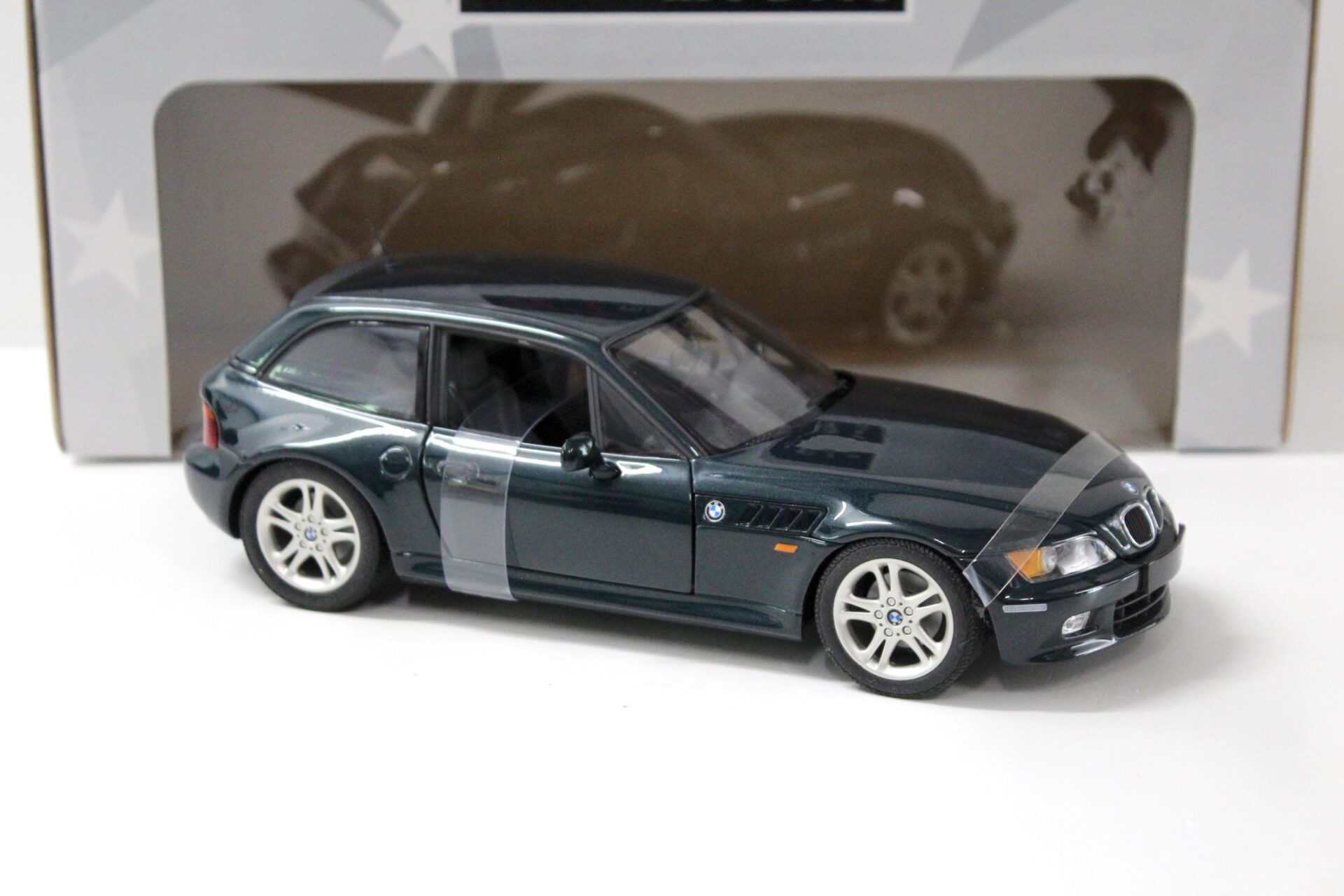 1:18 UT Models BMW Z3 Coupe 2.8 dark green metallic