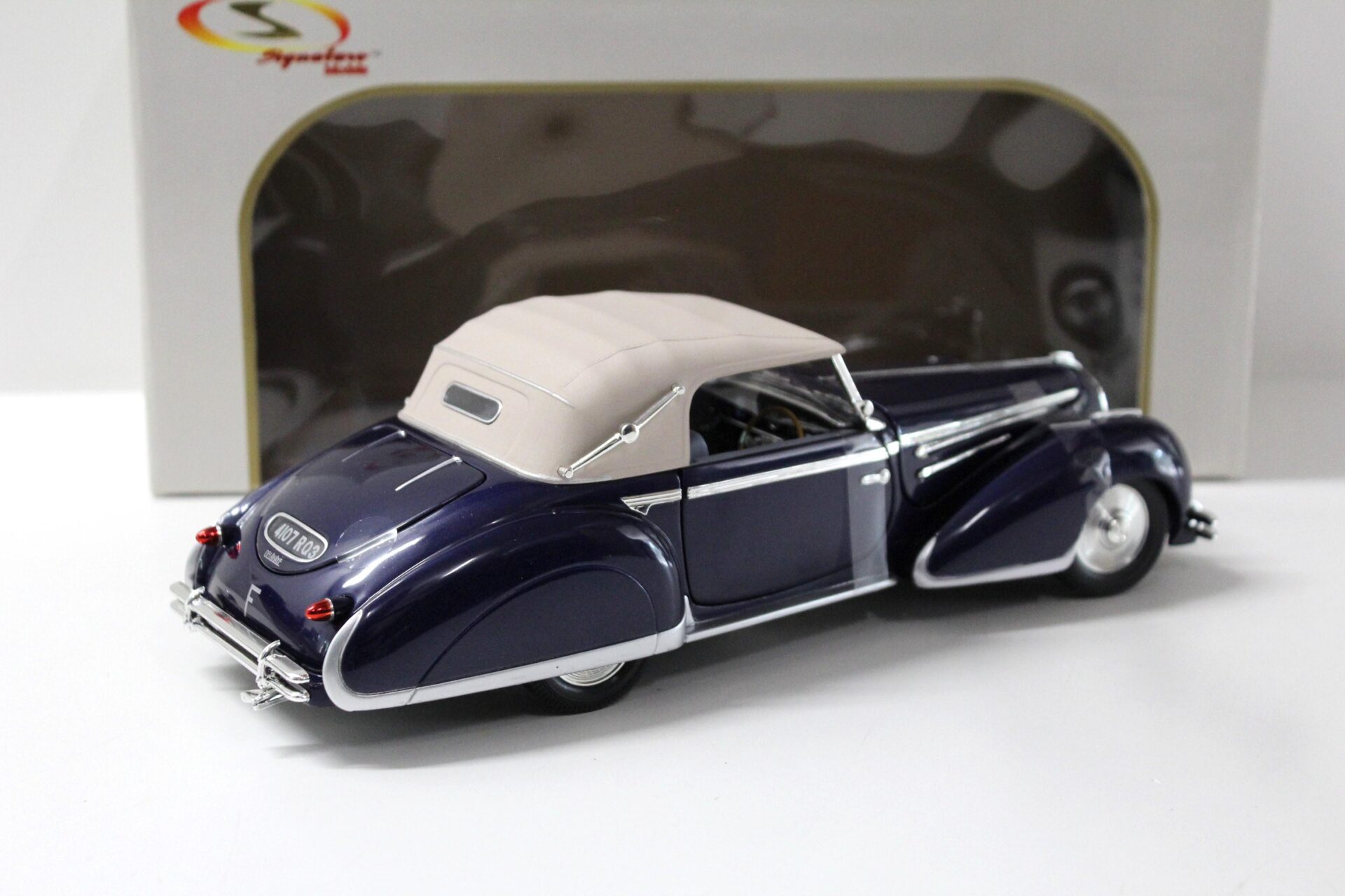 1:18 Signature Models 1947 Delahaye 135M dark blue