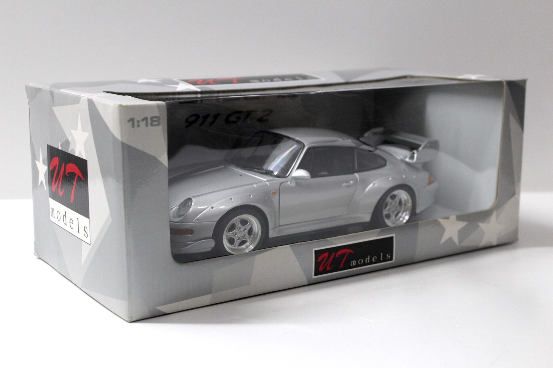1:18 UT Models Porsche 911 (993) GT2 Street silver 1997