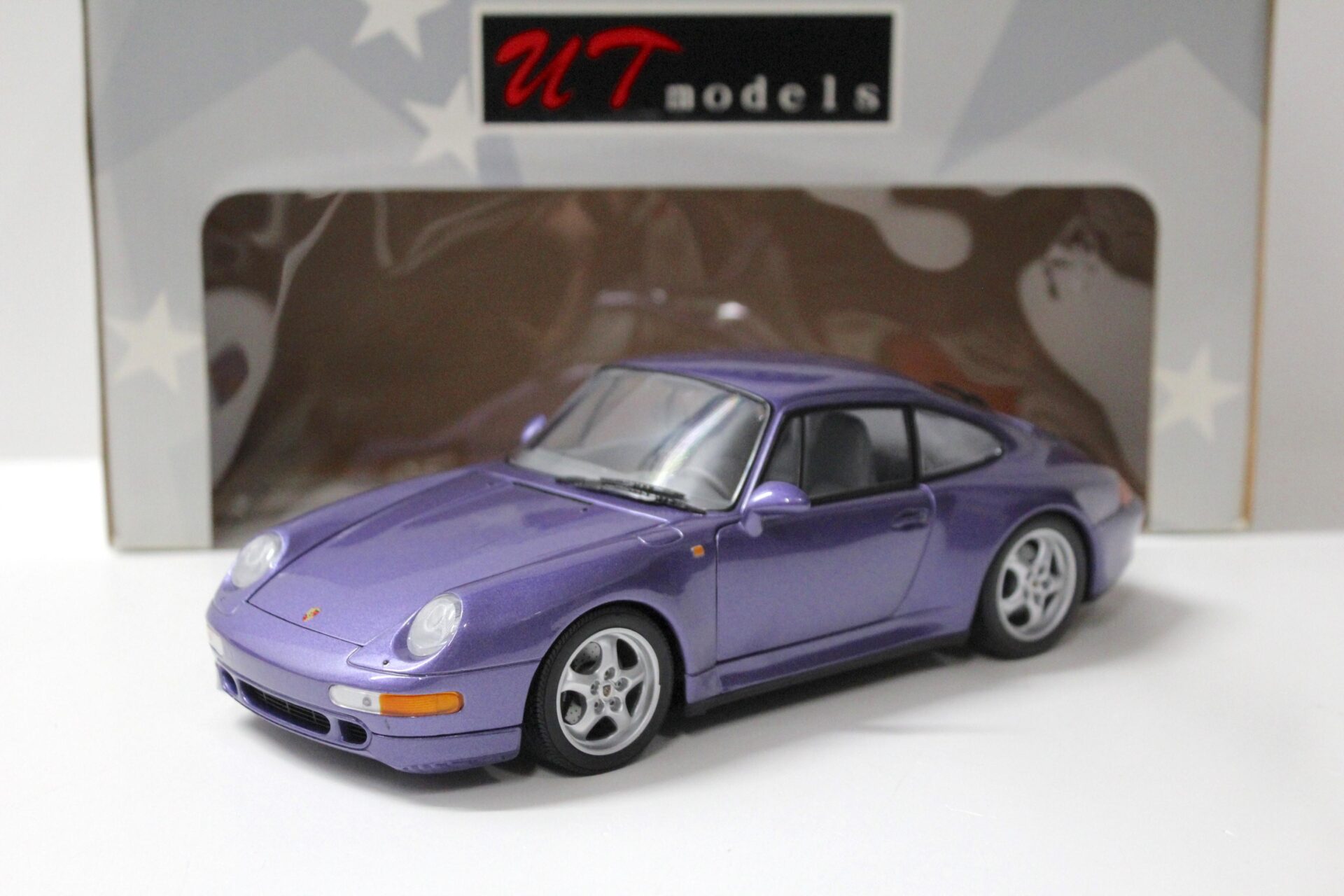 1:18 UT Models Porsche 911 (993) Carrera S Coupe purple blue metallic