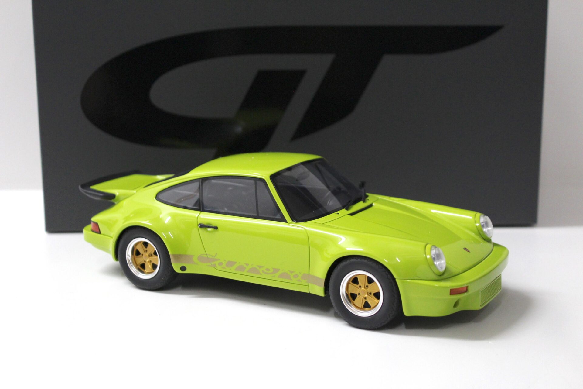 1:18 GT Spirit GT822 Porsche 911 3.0 RS Coupe light green 1974