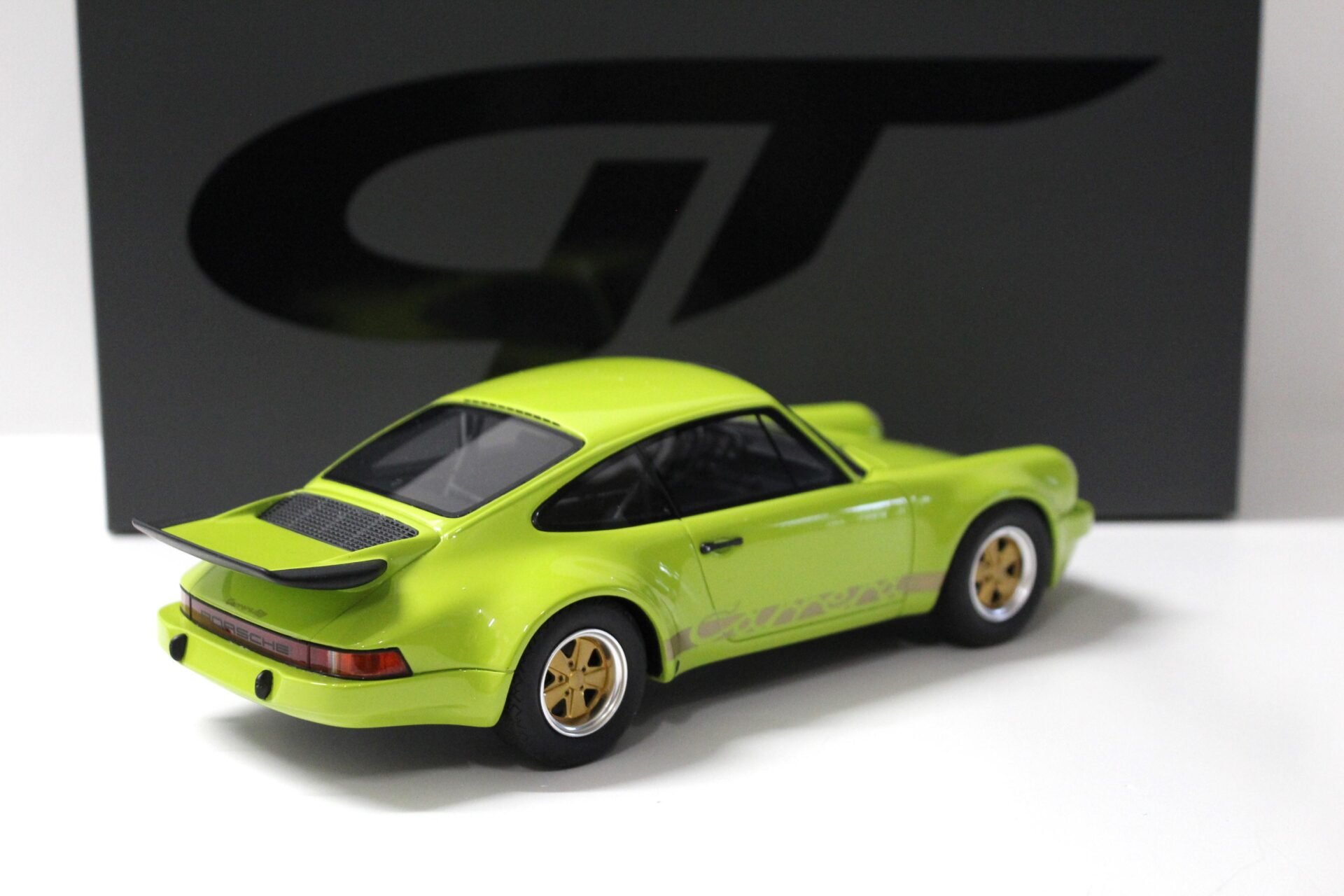1:18 GT Spirit GT822 Porsche 911 3.0 RS Coupe light green 1974