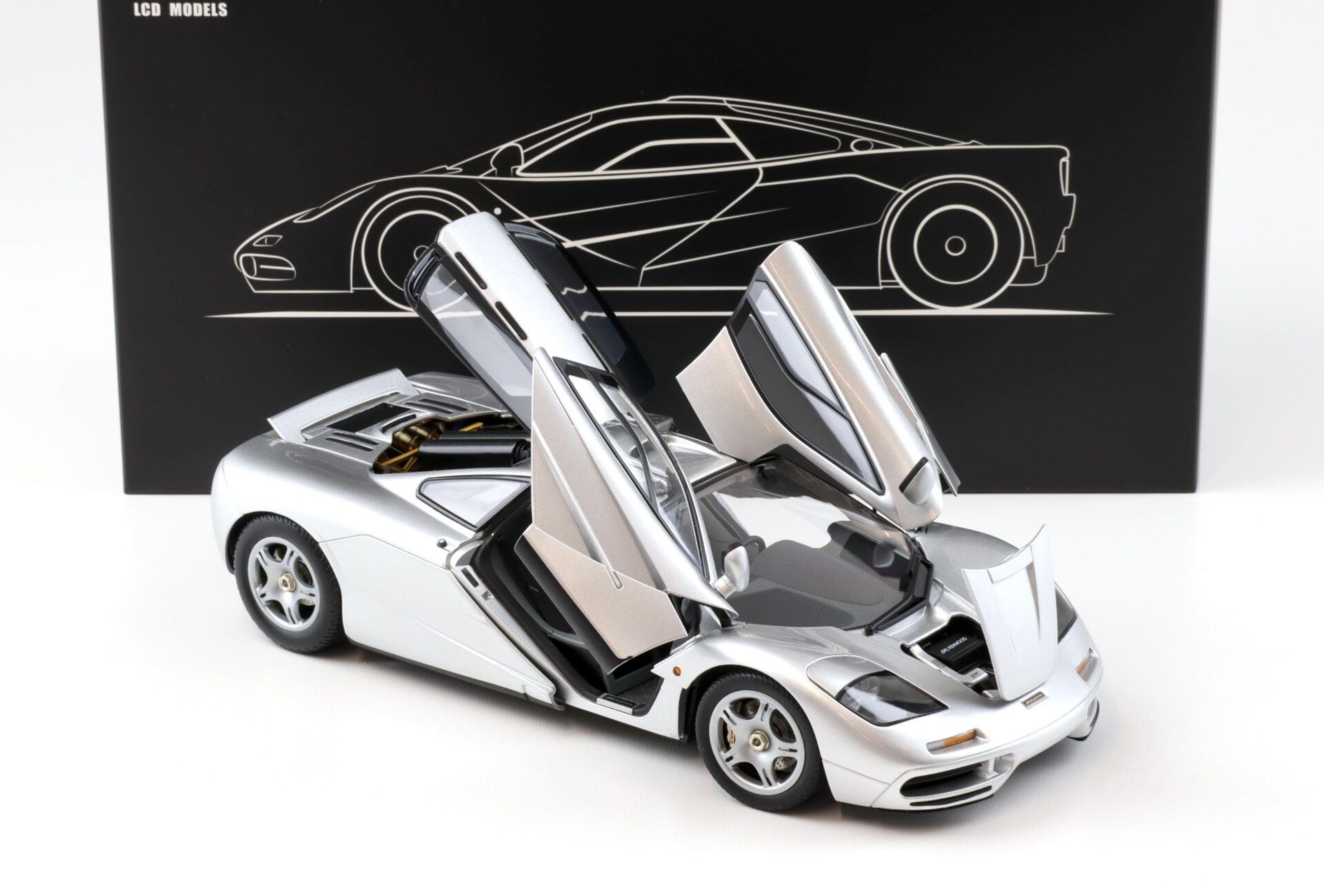 1:18 LCD Models McLaren F1 Road Car silver metallic 1995 LCD18014-SI