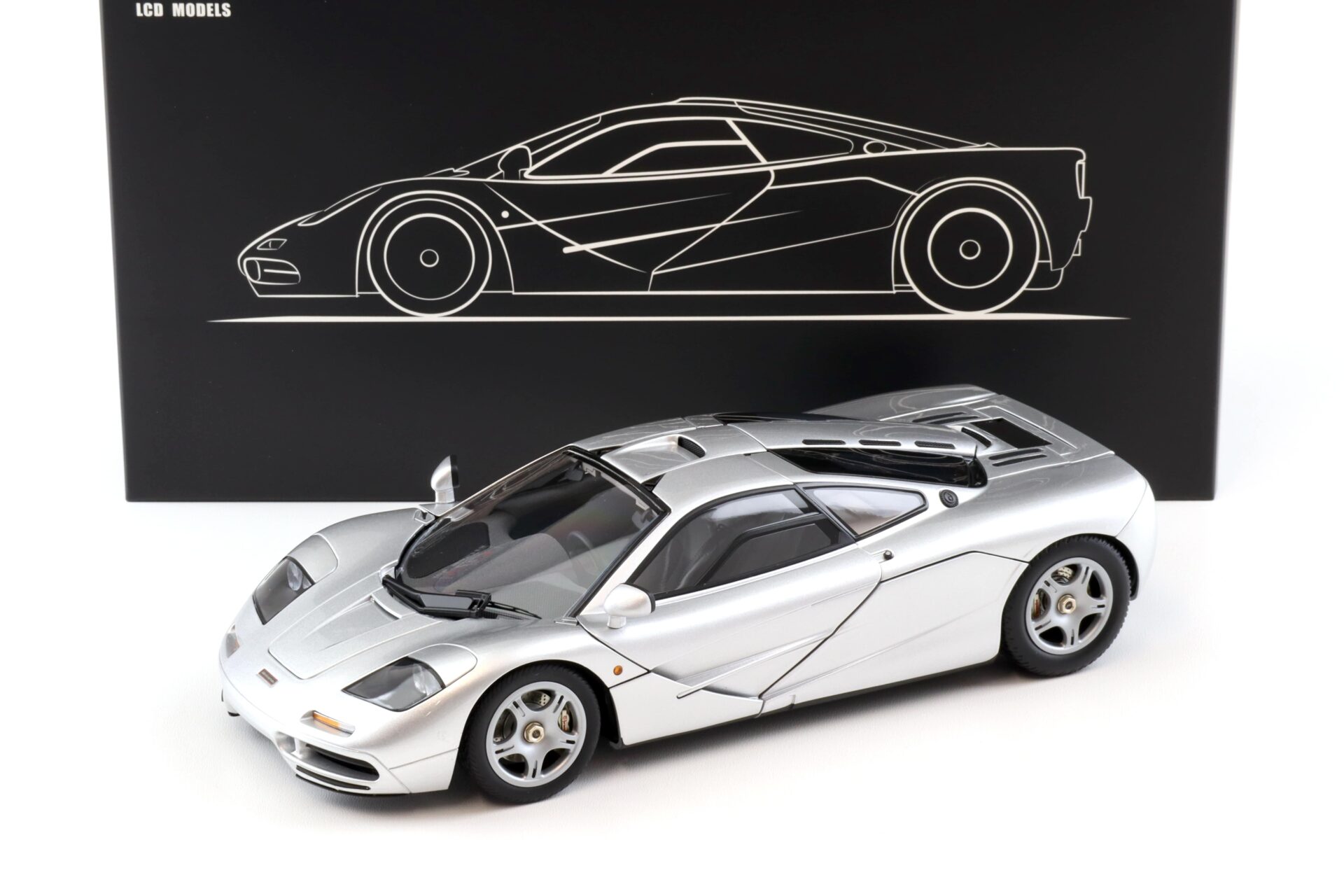 1:18 LCD Models McLaren F1 Road Car silver metallic 1995 LCD18014-SI