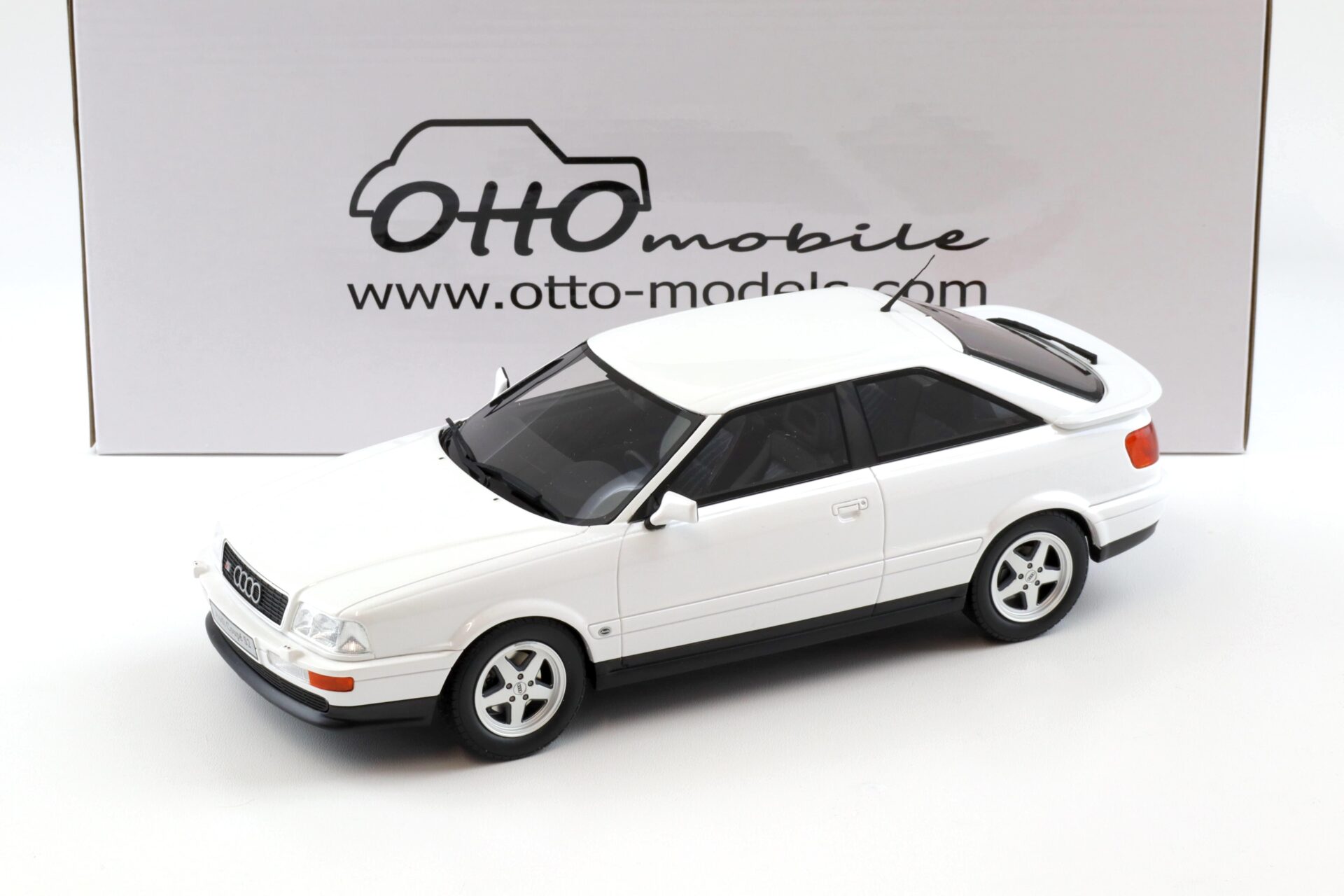 ID 98530 orig.jpg 1:18 OTTO mobile OT288 Audi S2 Coupe pearl white 1991
