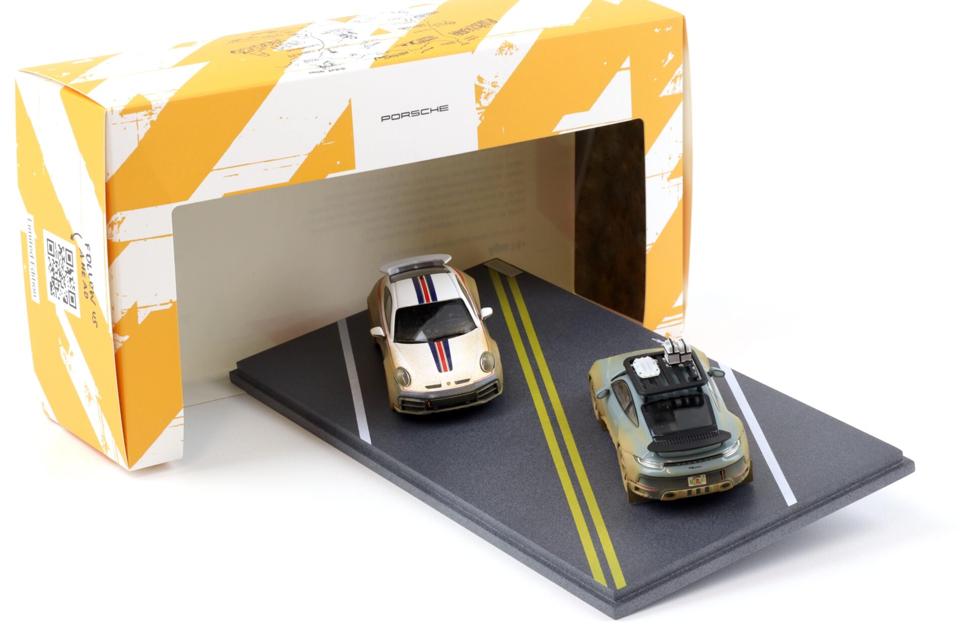 1:43 Spark SET Porsche 911 992 Dakar AHEAD Shade green & Roughroads WAP DEALER