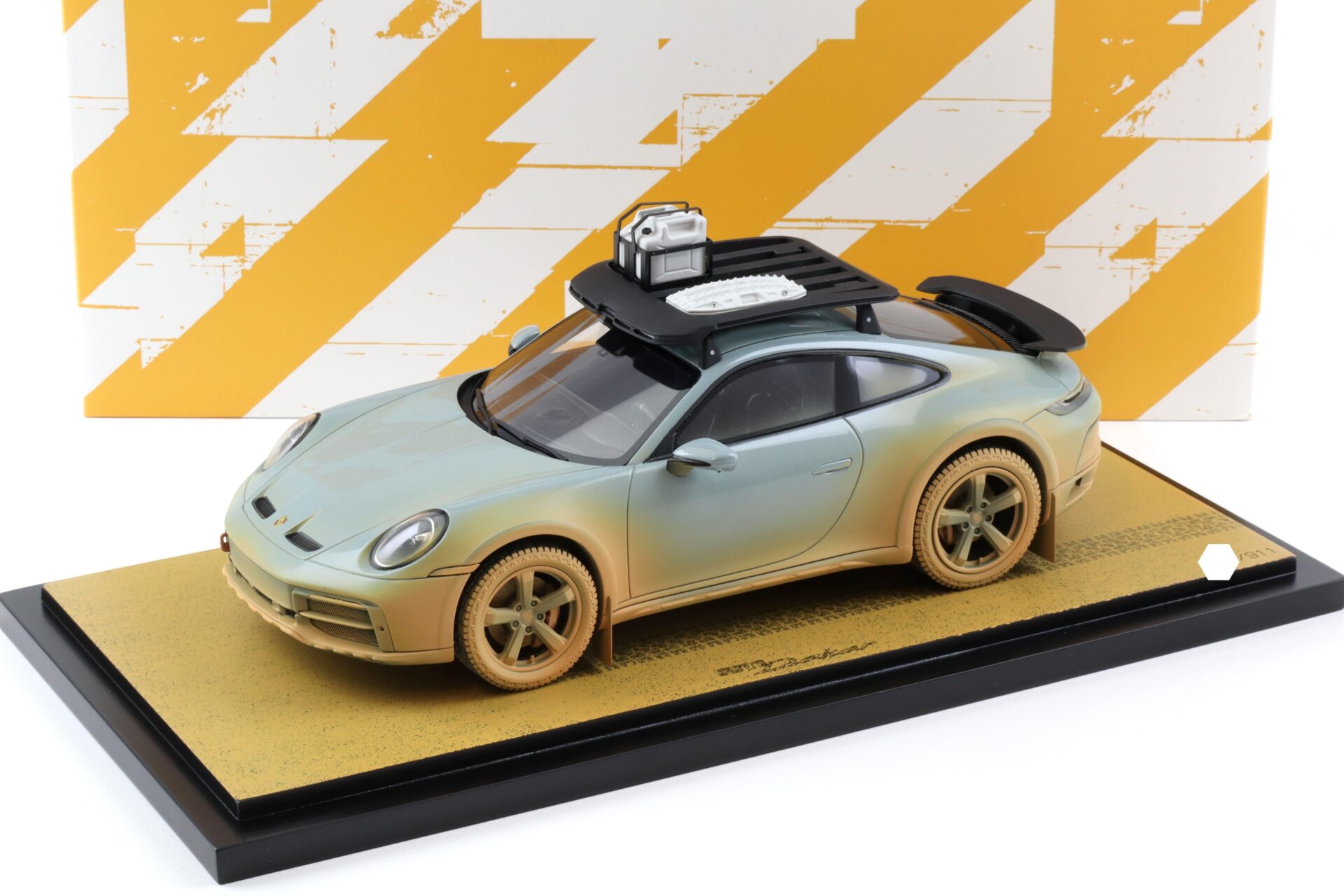 1:18 Spark Porsche 911 (992) Dakar AHEAD Shade green Dirty Version WAP DEALER