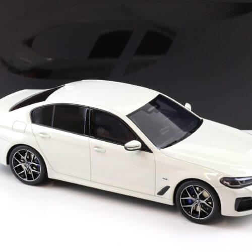 1:18 GT Spirit GT496 BMW 5 Series G30 545E xDrive Limousine M-Sport Alpine white 2023