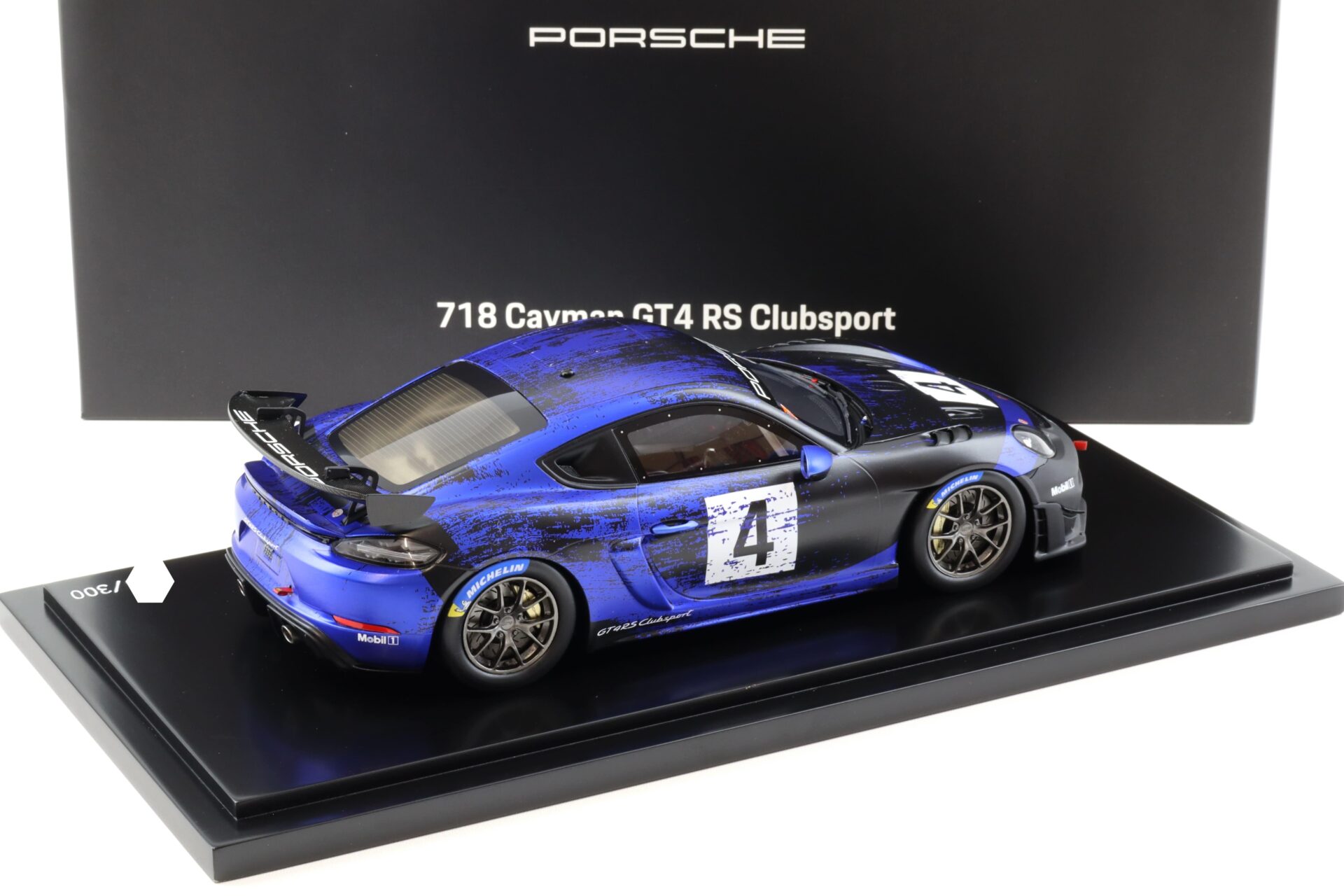 1:18 Spark Porsche 718 (982) Cayman GT4 RS Clubsport #4 schwarz / purple WAP DEALER