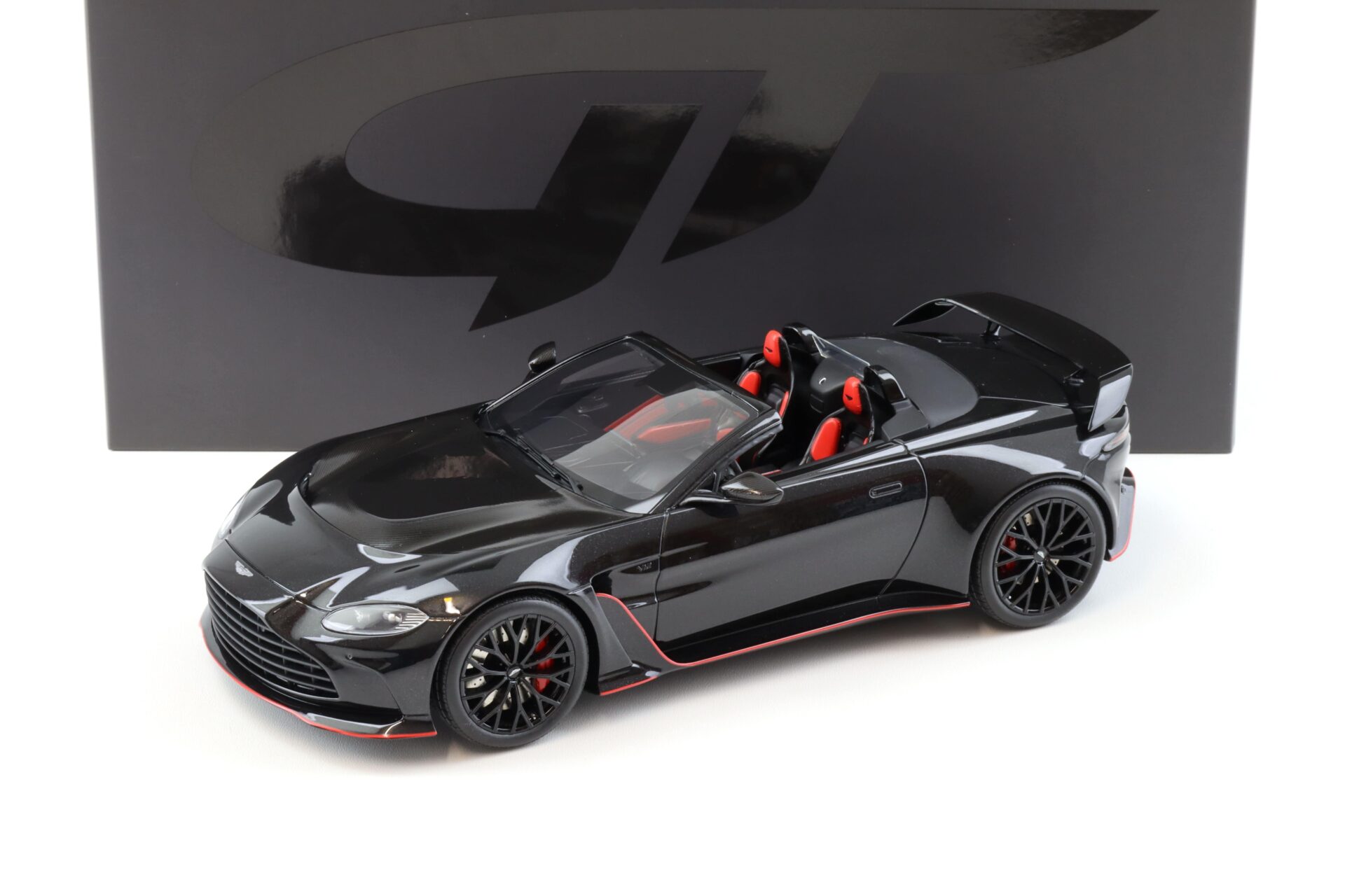 1:18 GT Spirit GT923 Aston Martin V12 Vantage Roadster Onyx black 2023