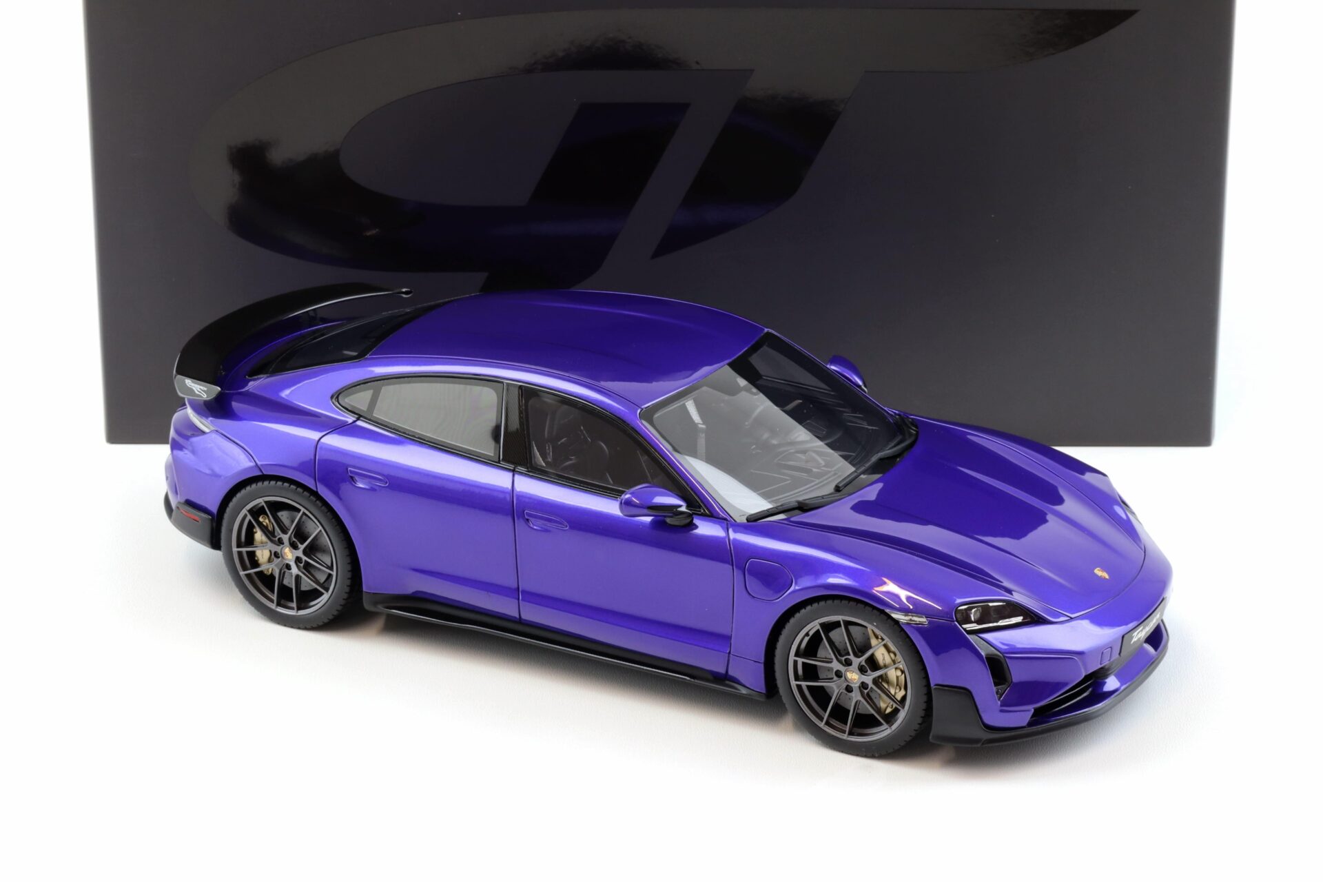 1:18 GT Spirit GT520 Porsche Taycan Turbo GT Weissach Package purple sky metallic 2023