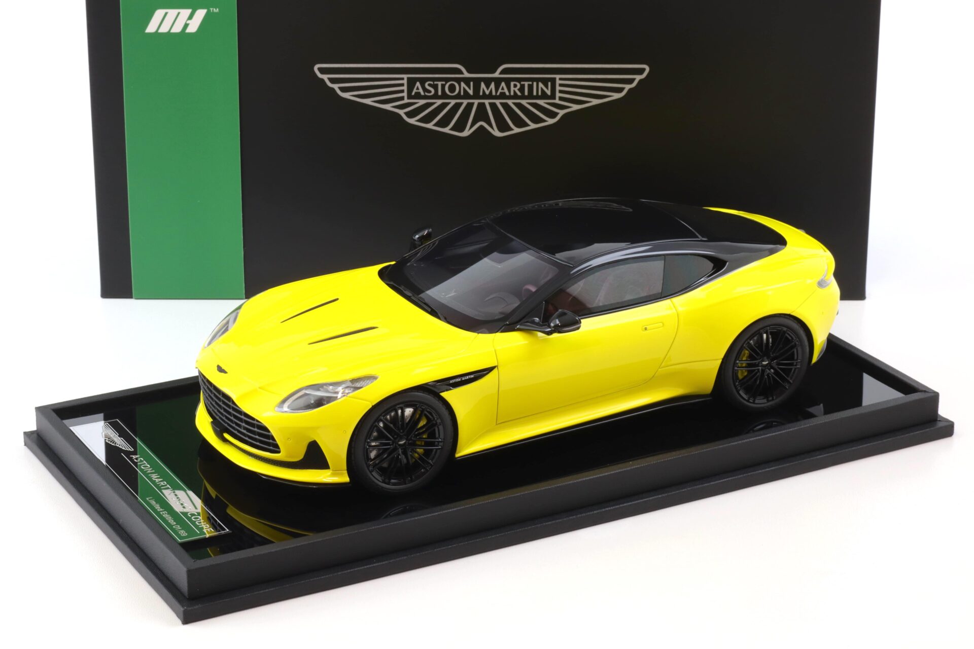 1:18 Motorhelix Aston Martin DB12 Coupe 2023 yellow - Limited 69 pcs.