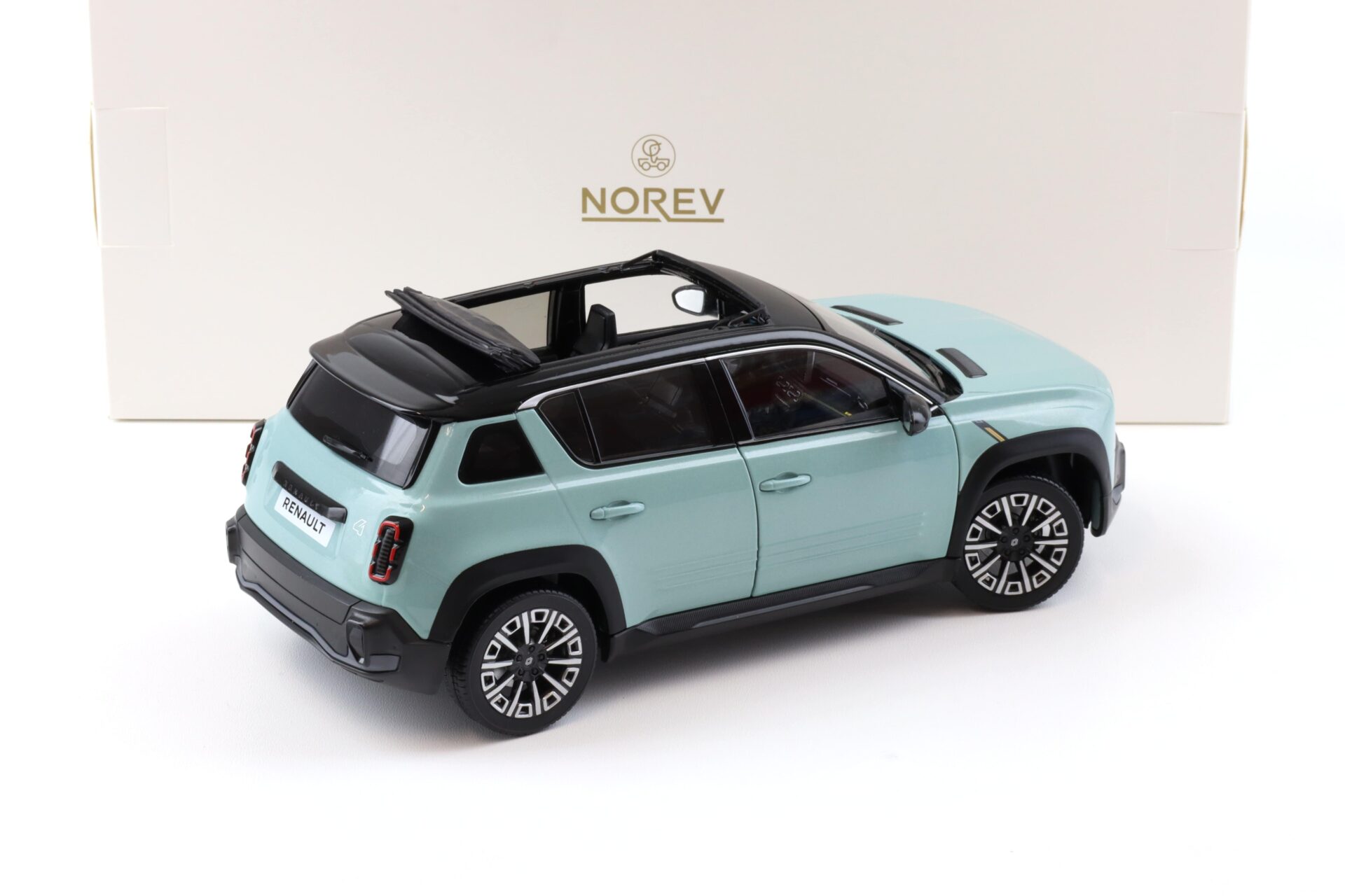 1:18 Norev Renault 4 E-Tech 100% Electric 2025 Haut de France green