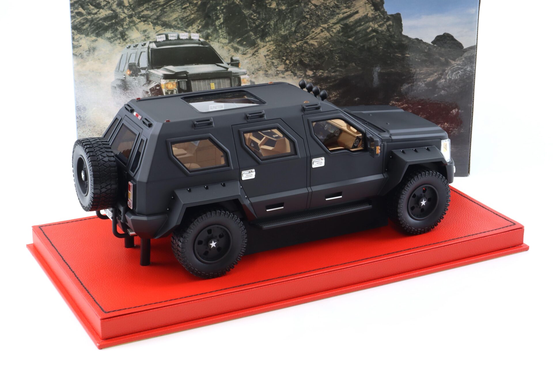 1:18 Original Resin G-Patton George Patton Panzer-SUV matt black with display