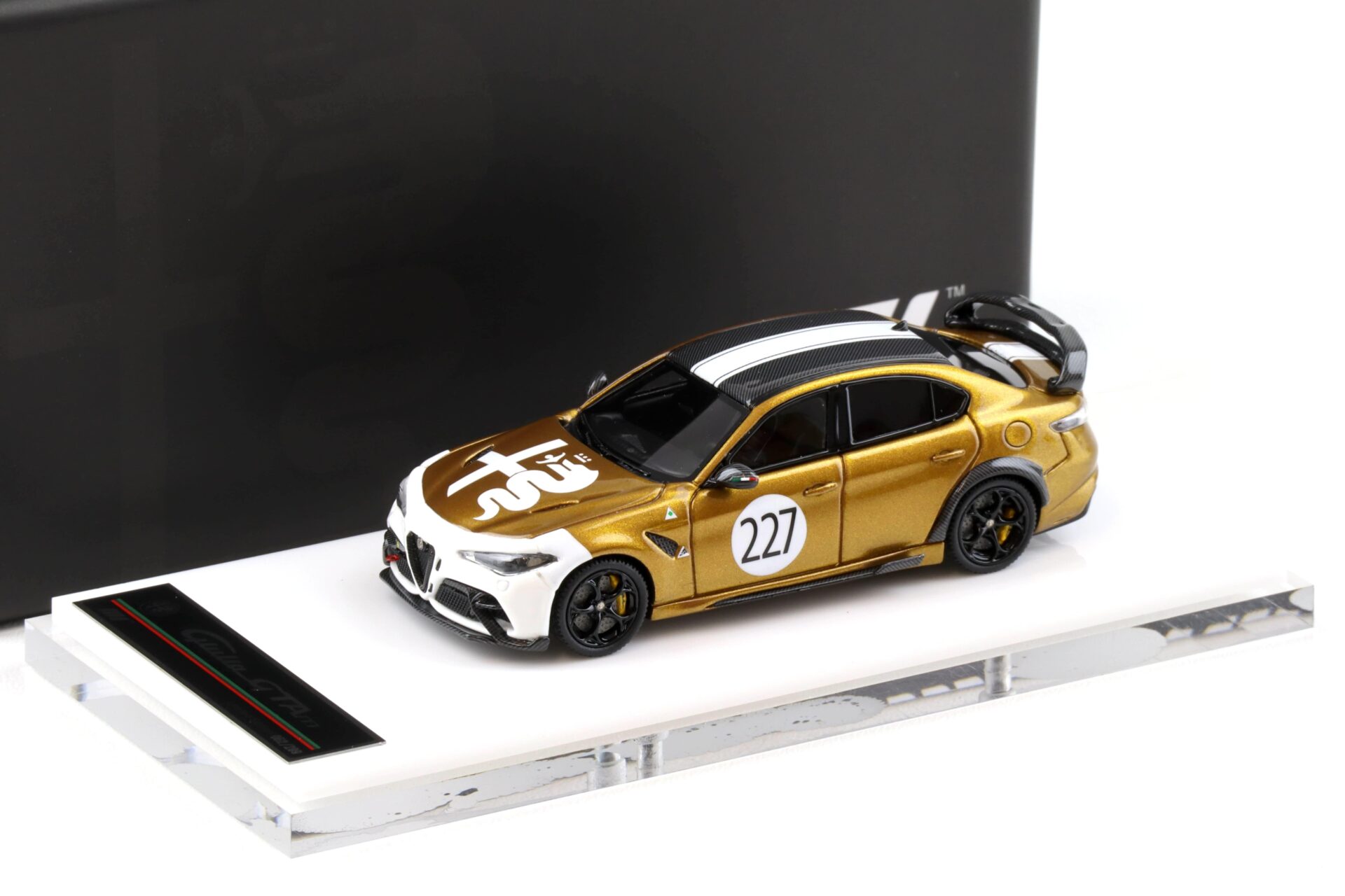 1:64 Motorhelix Alfa Romeo Giulia GTAm Ocra GT gold MH64009OG